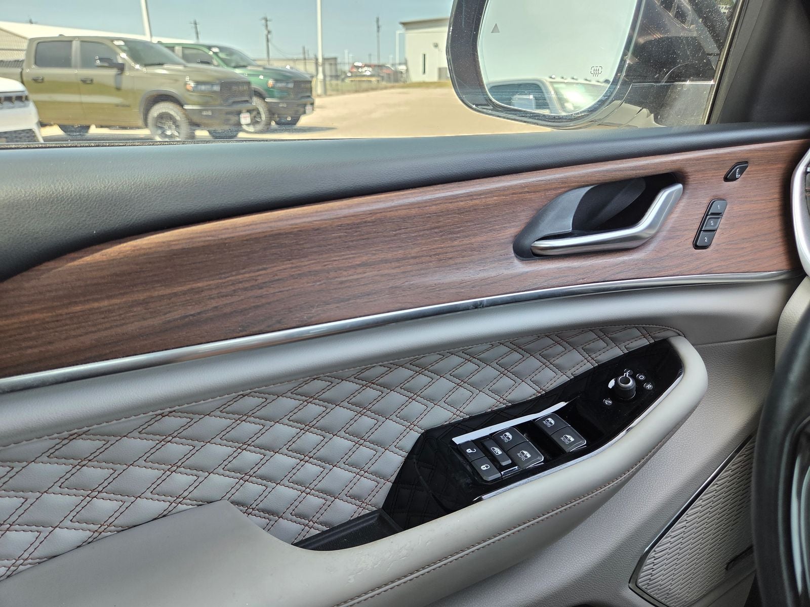 2022 Jeep Grand Cherokee Summit