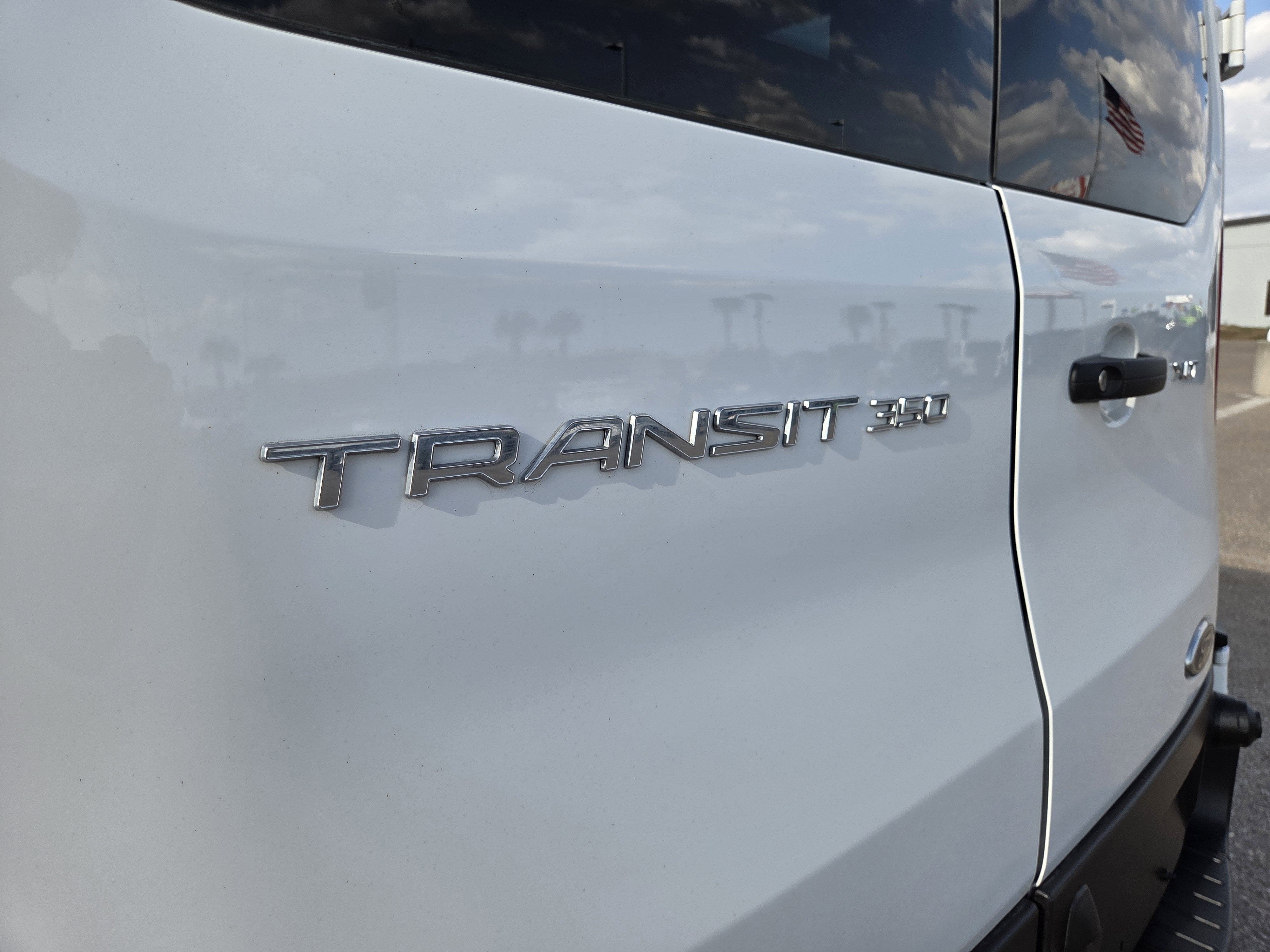 2024 Ford Transit Passenger Wagon XLT