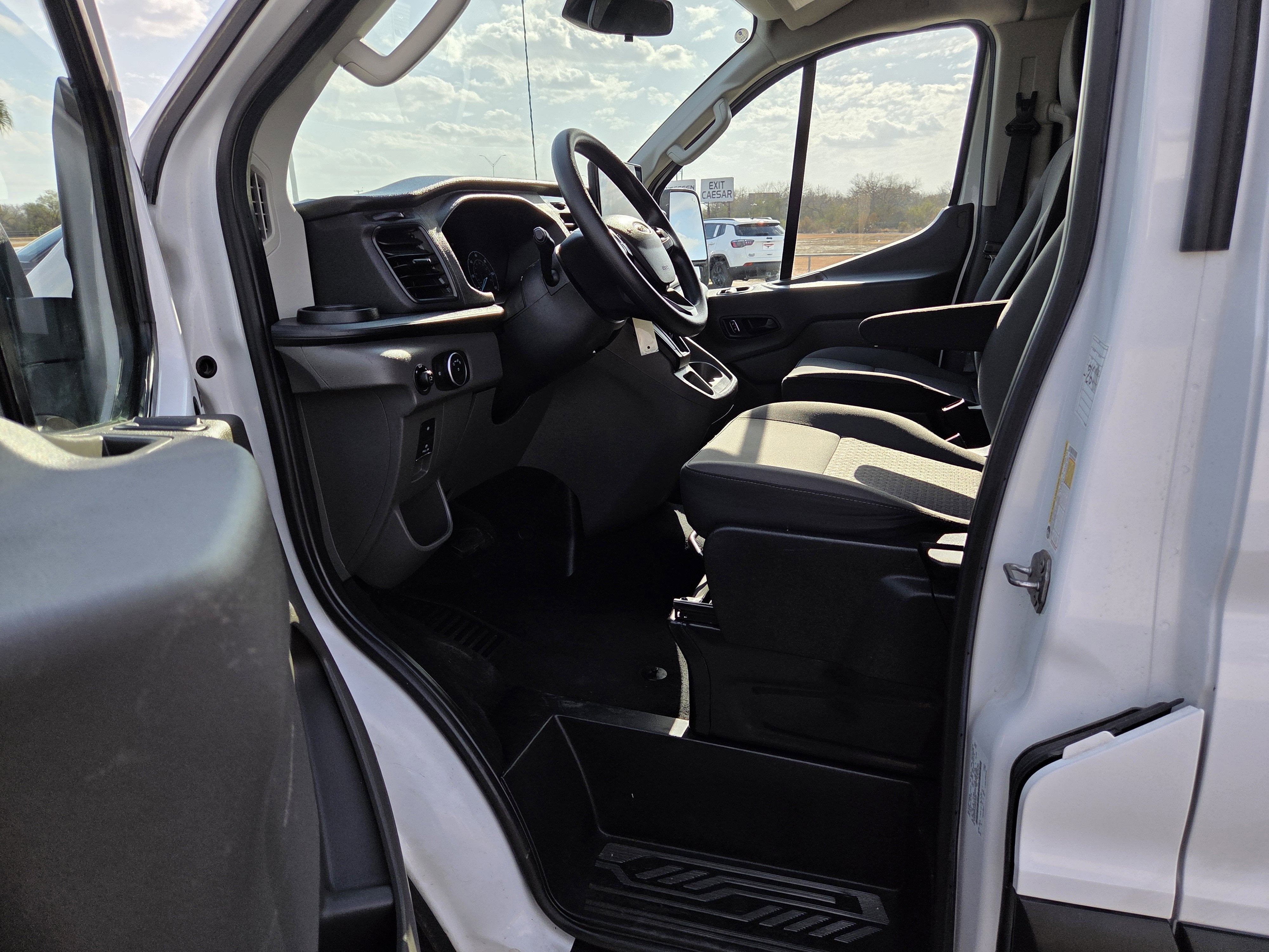 2024 Ford Transit Passenger Wagon XLT