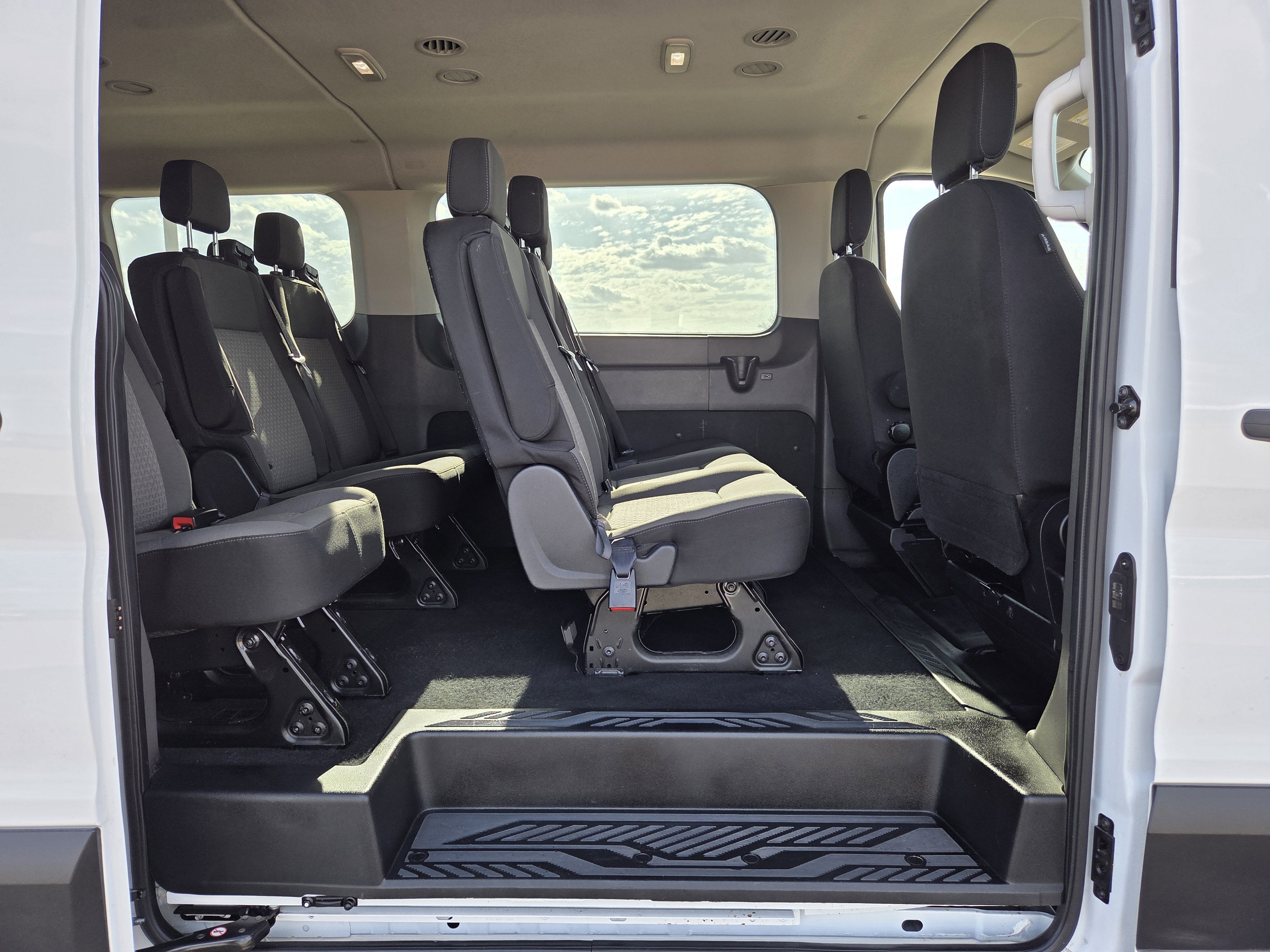 2024 Ford Transit Passenger Wagon XLT