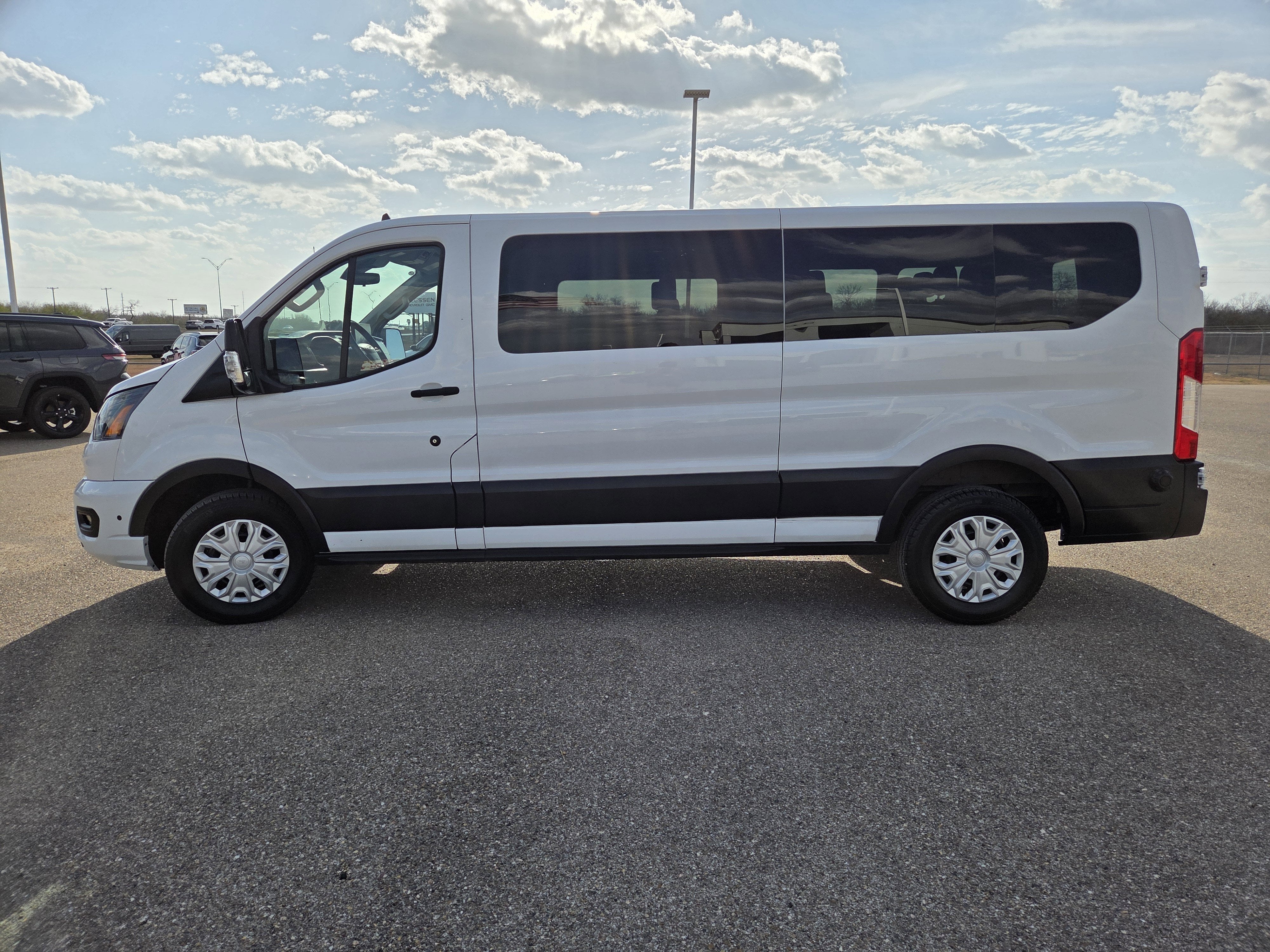 2024 Ford Transit Passenger Wagon XLT