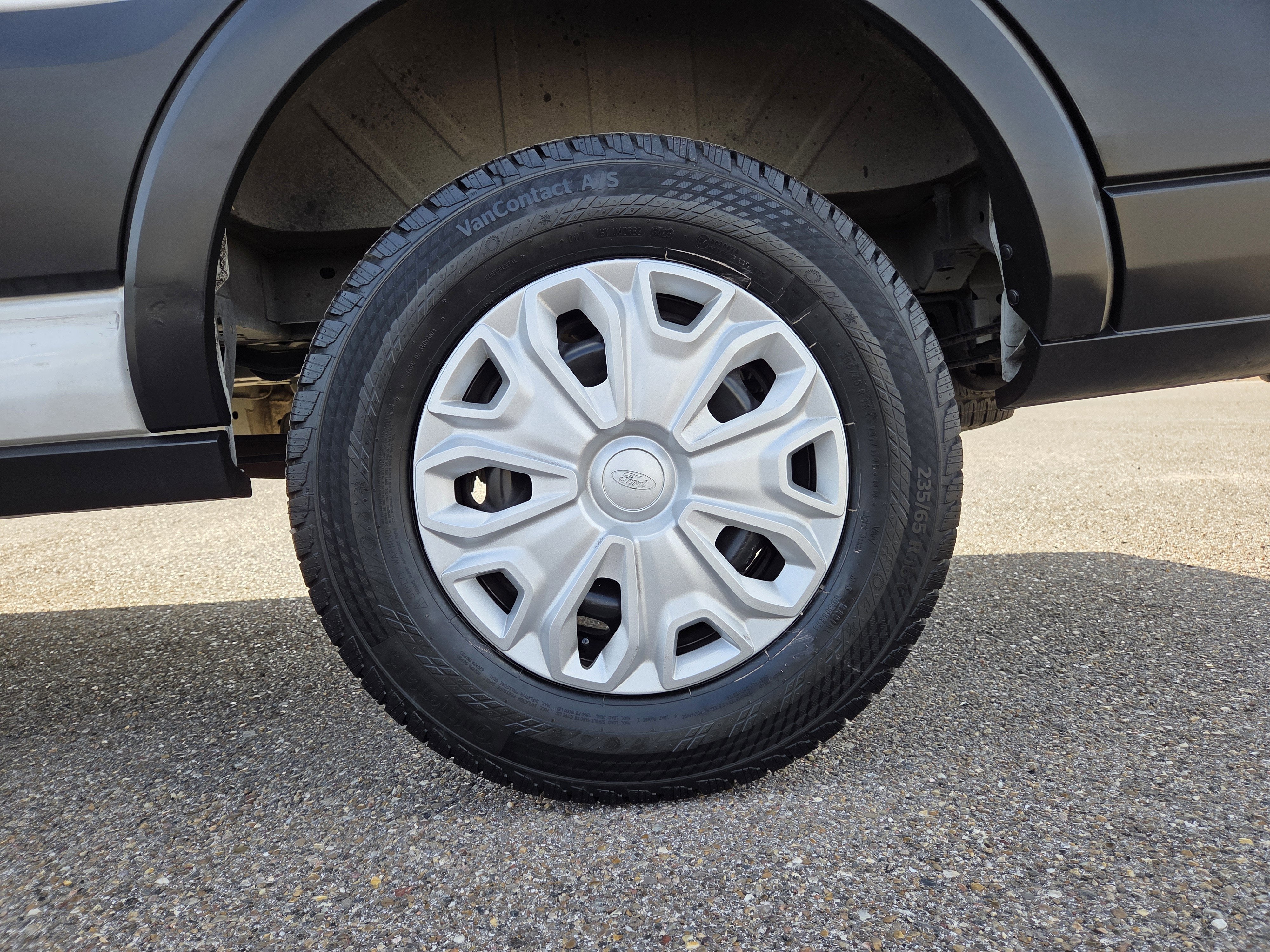 2024 Ford Transit Passenger Wagon XLT