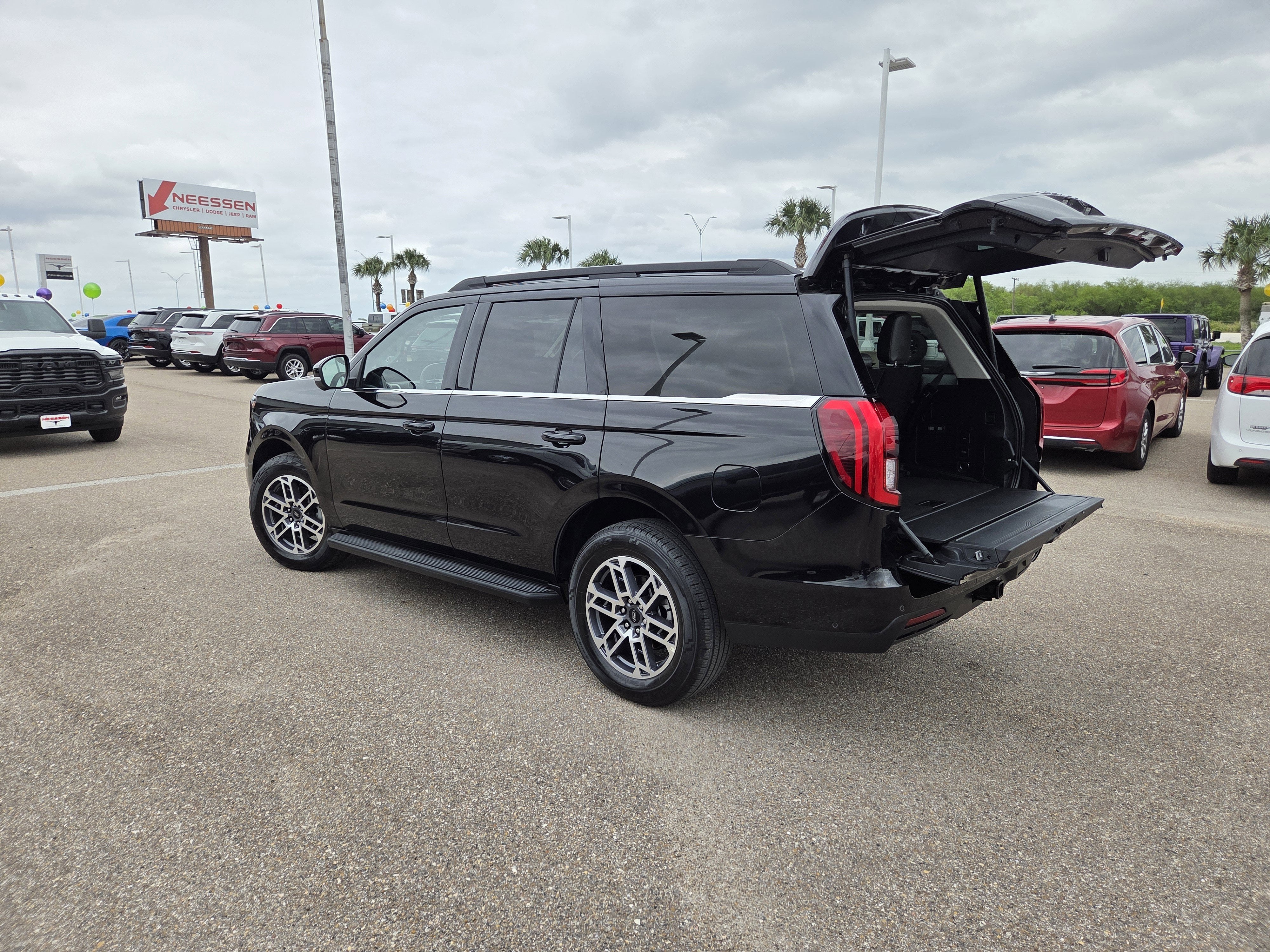 2025 Ford Expedition Active