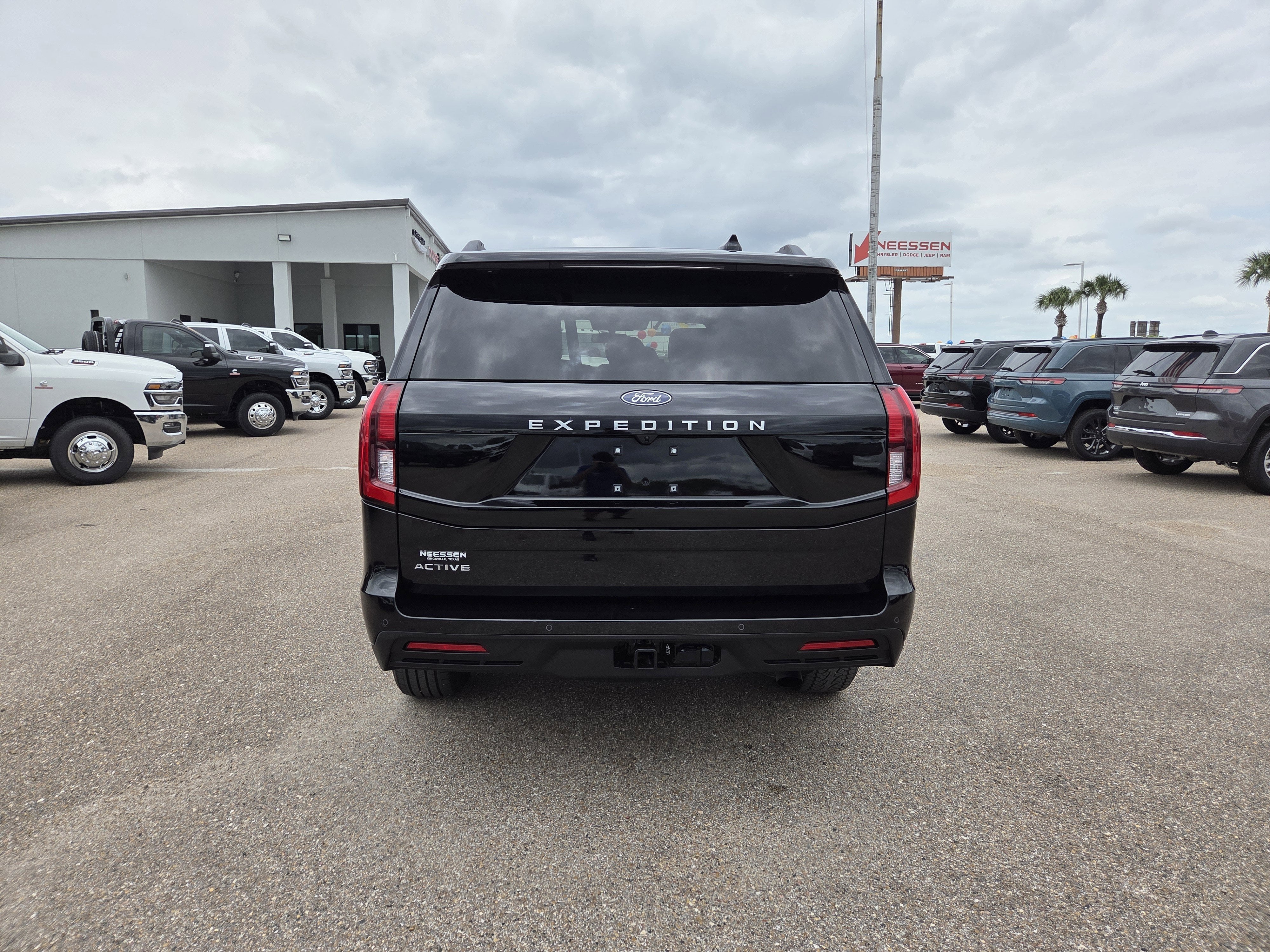 2025 Ford Expedition Active