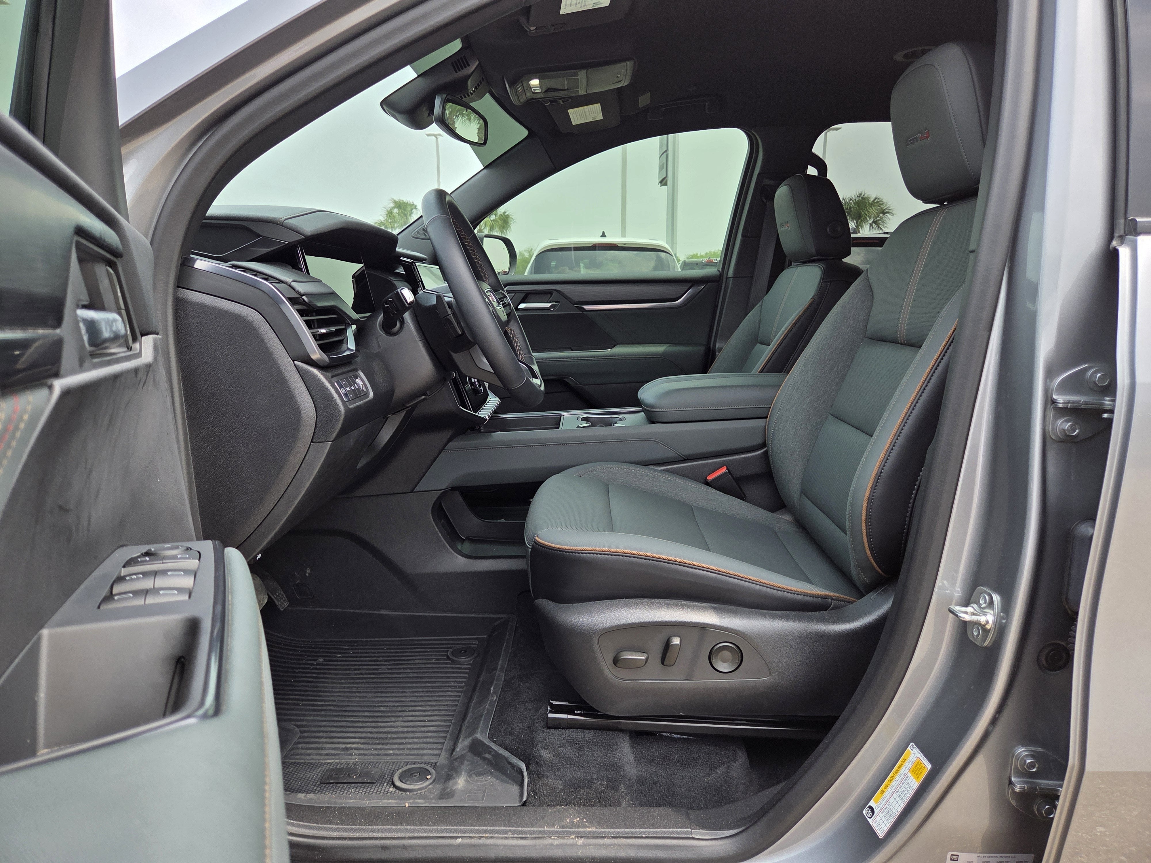 2025 GMC Acadia AT4