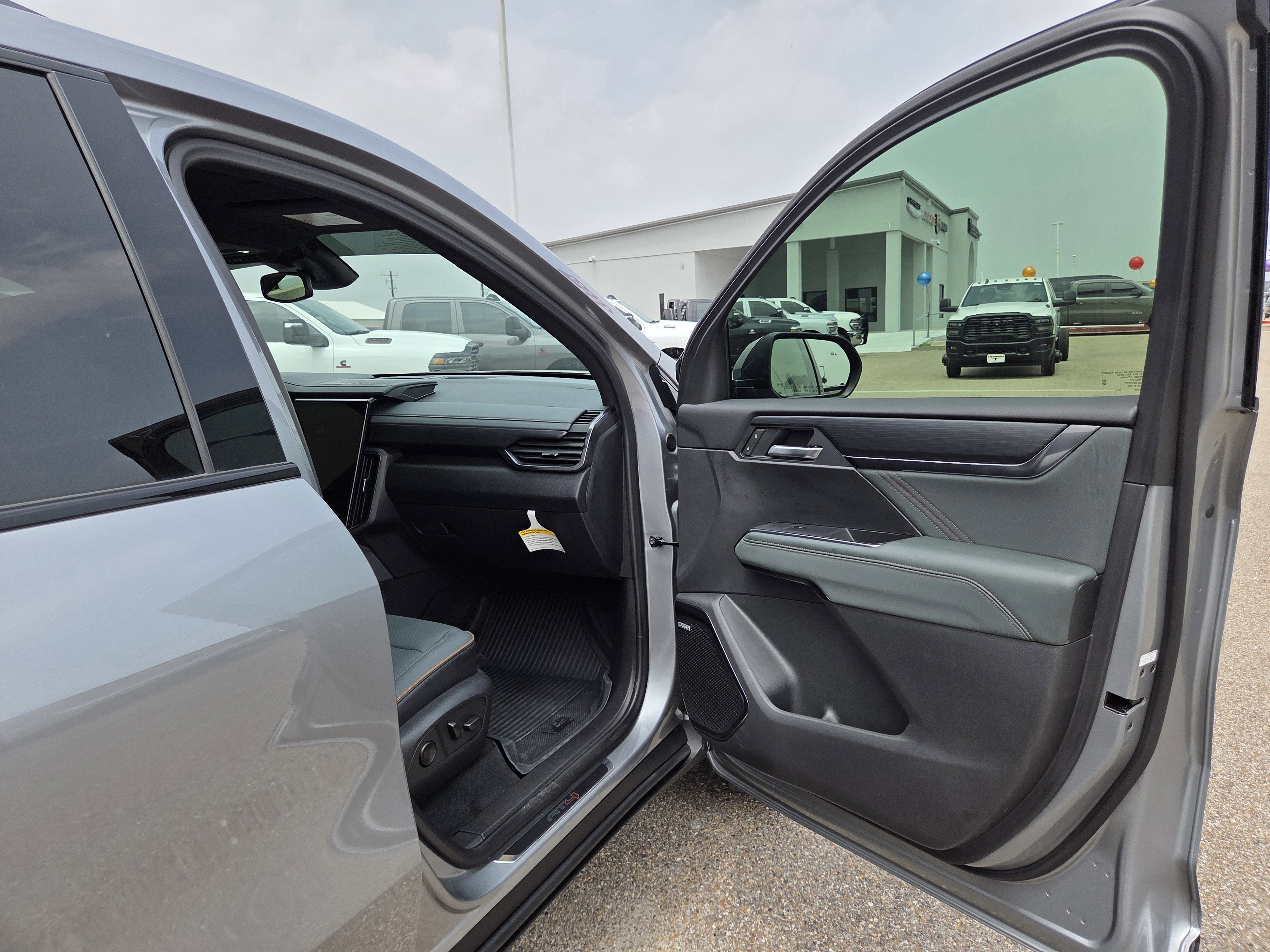 2025 GMC Acadia AT4