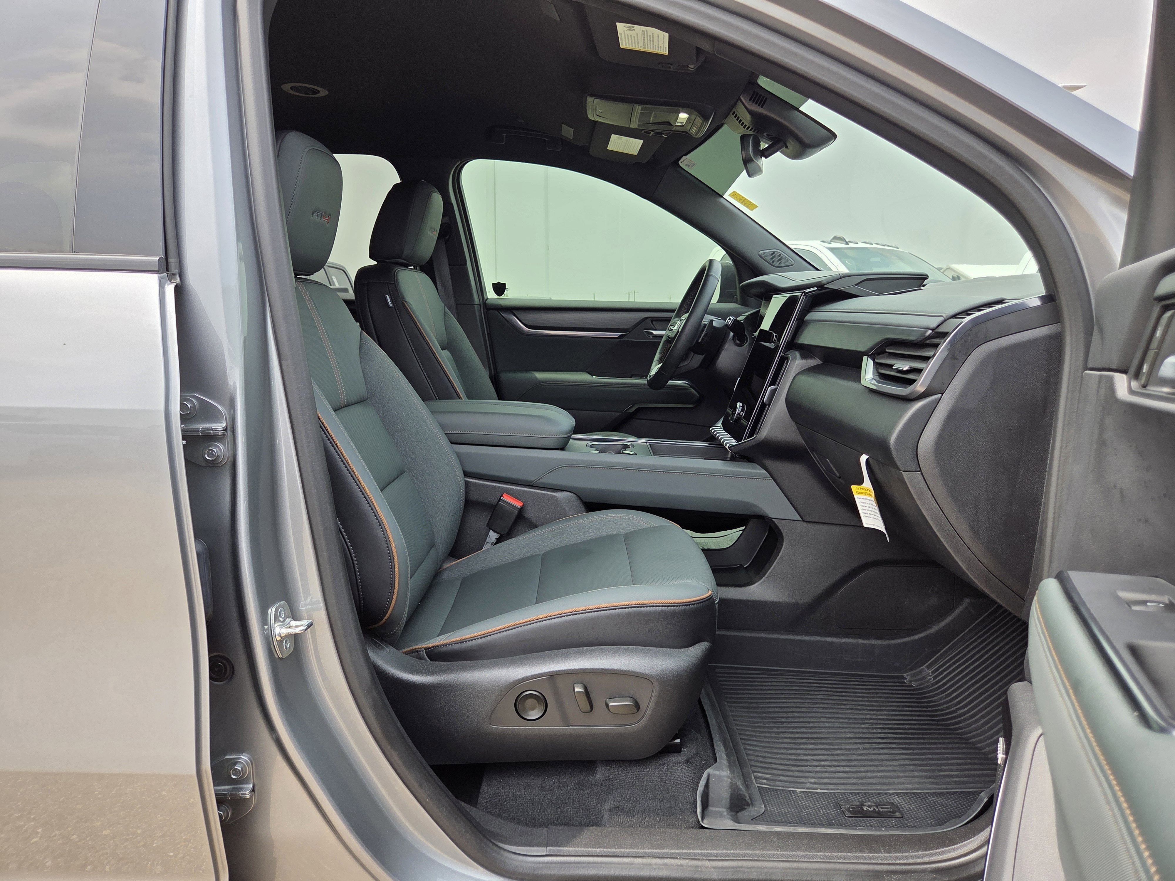 2025 GMC Acadia AT4