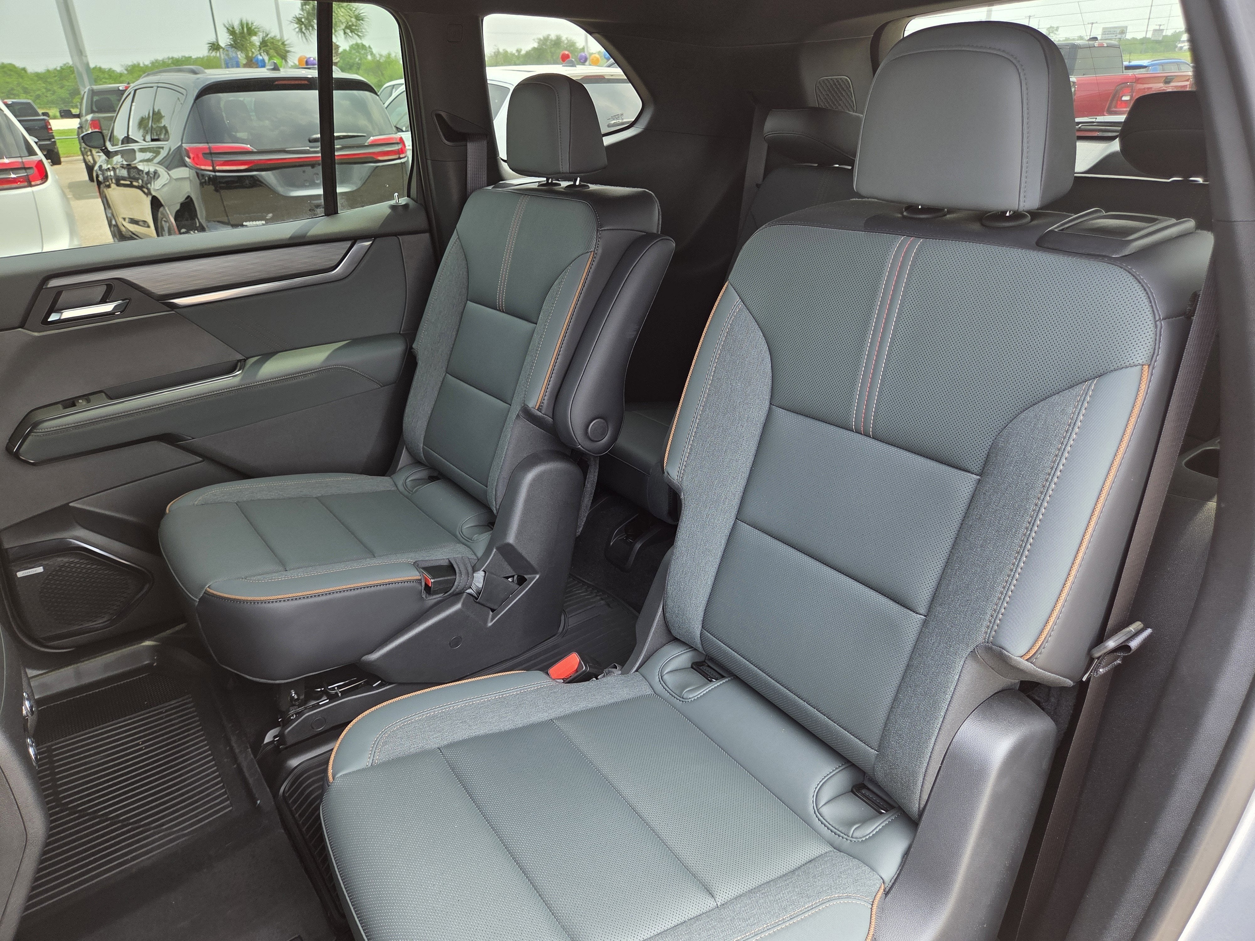 2025 GMC Acadia AT4