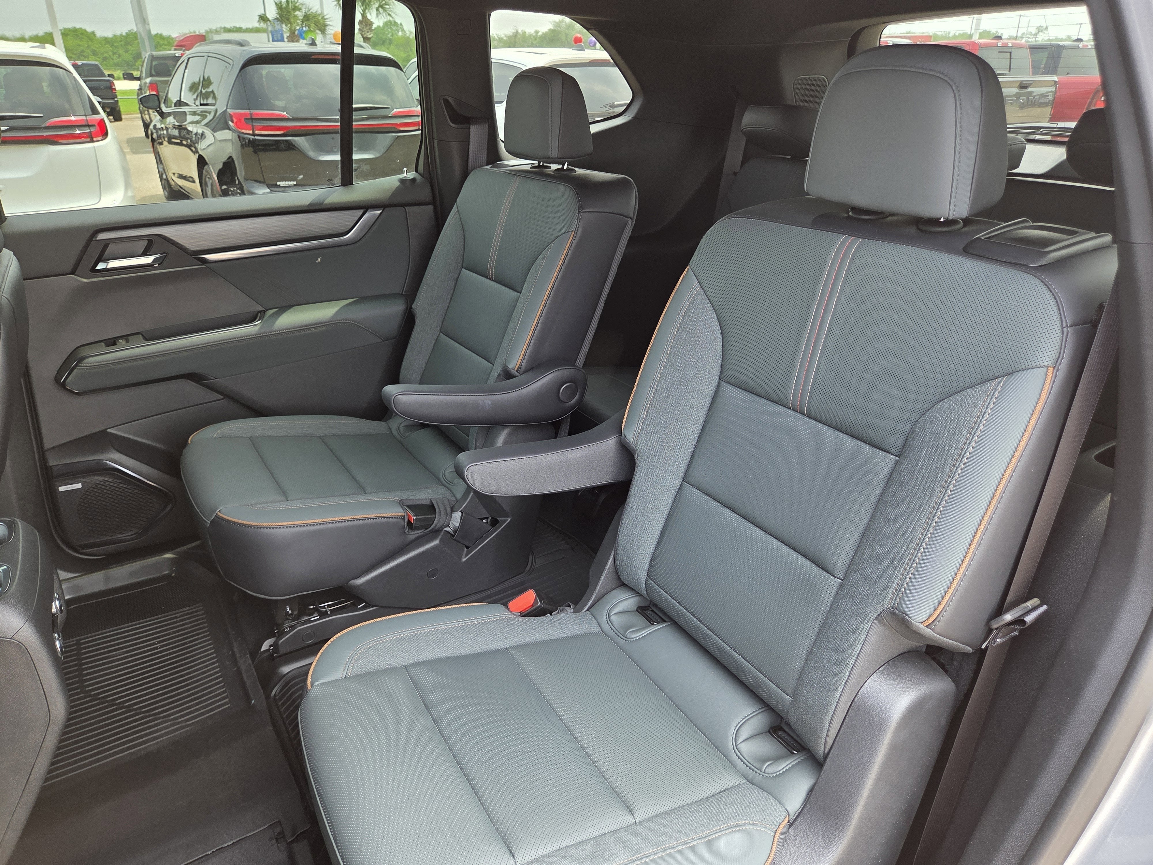 2025 GMC Acadia AT4