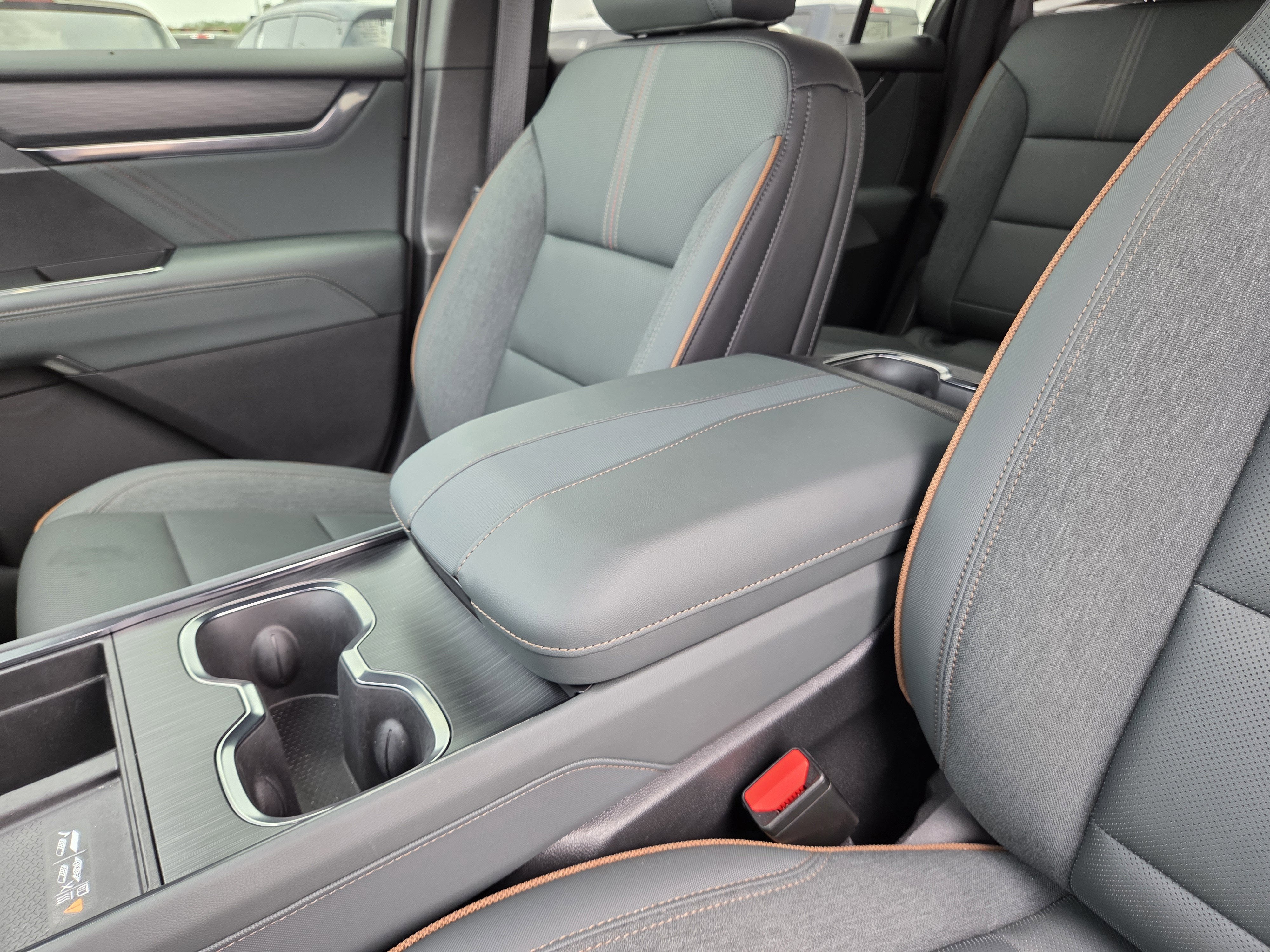 2025 GMC Acadia AT4