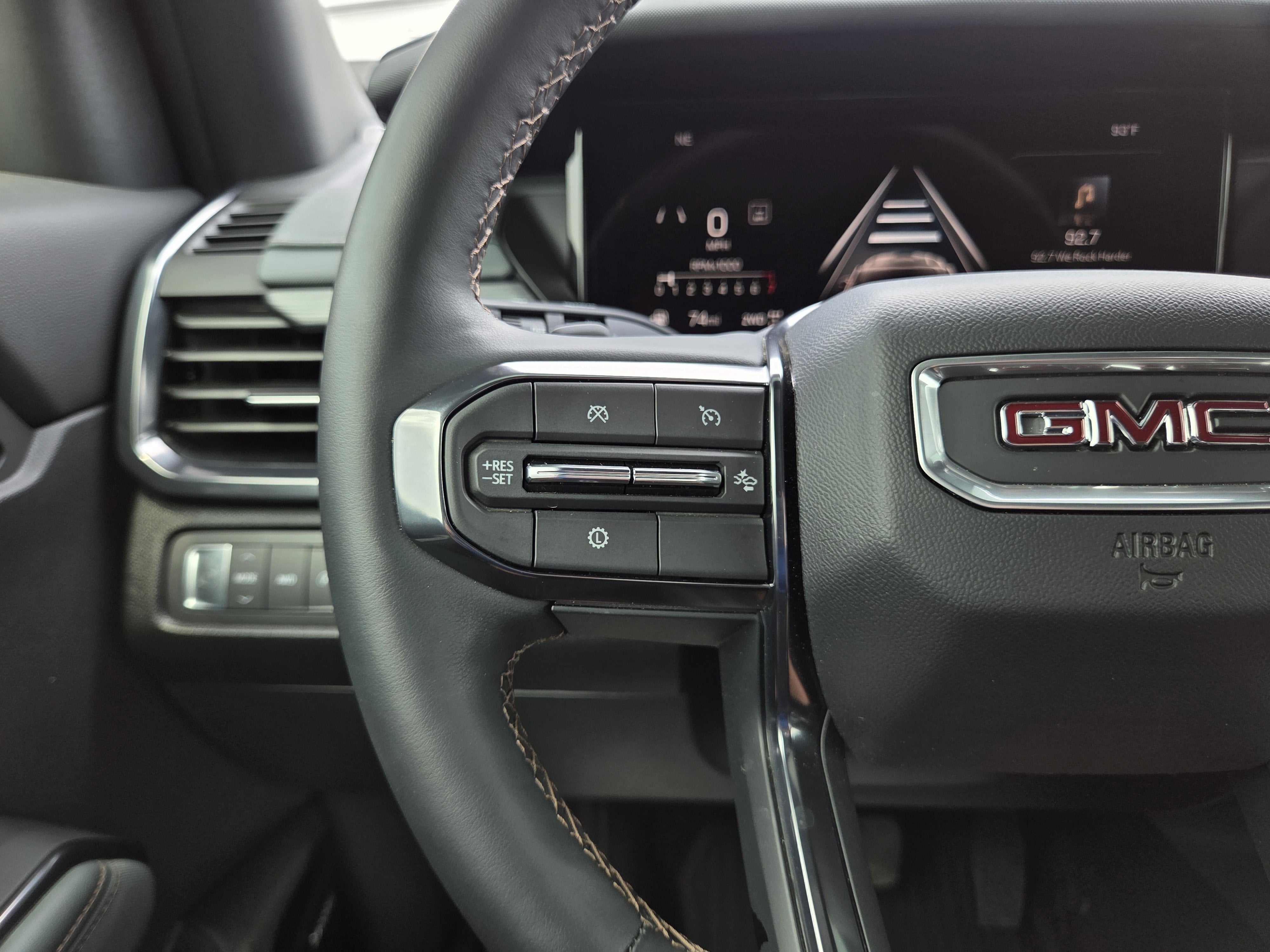 2025 GMC Acadia AT4