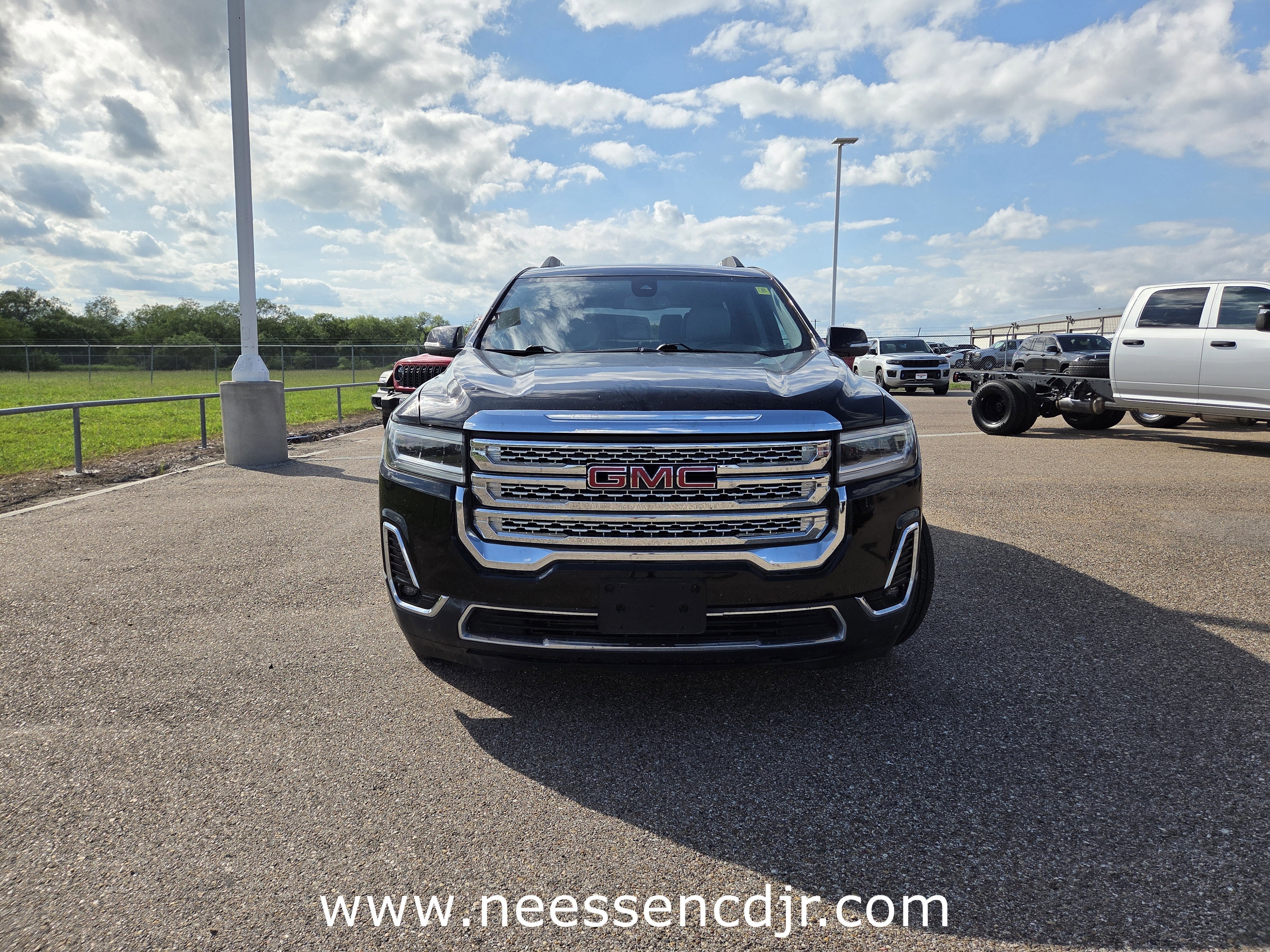 2023 GMC Acadia SLT
