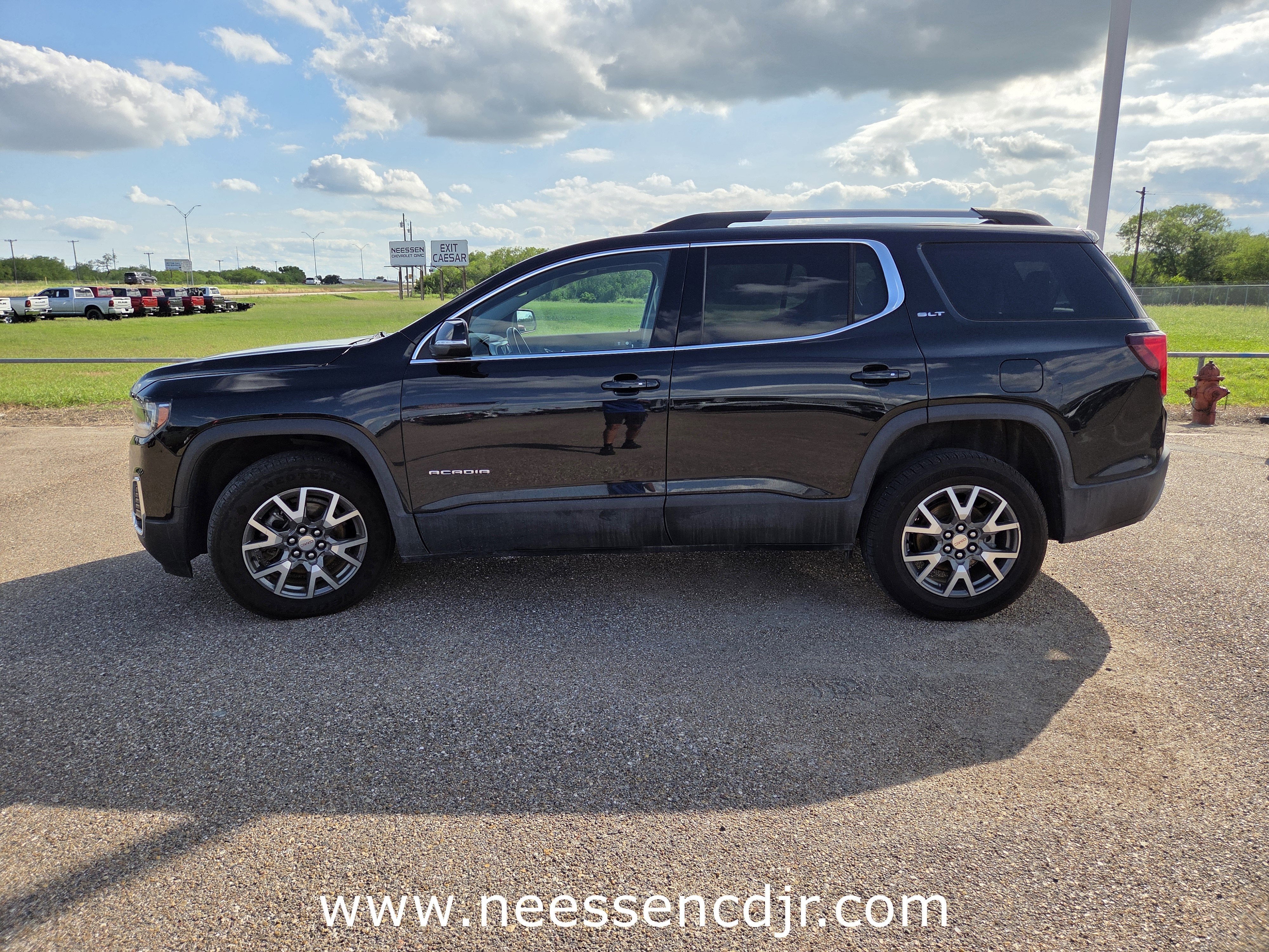 2023 GMC Acadia SLT