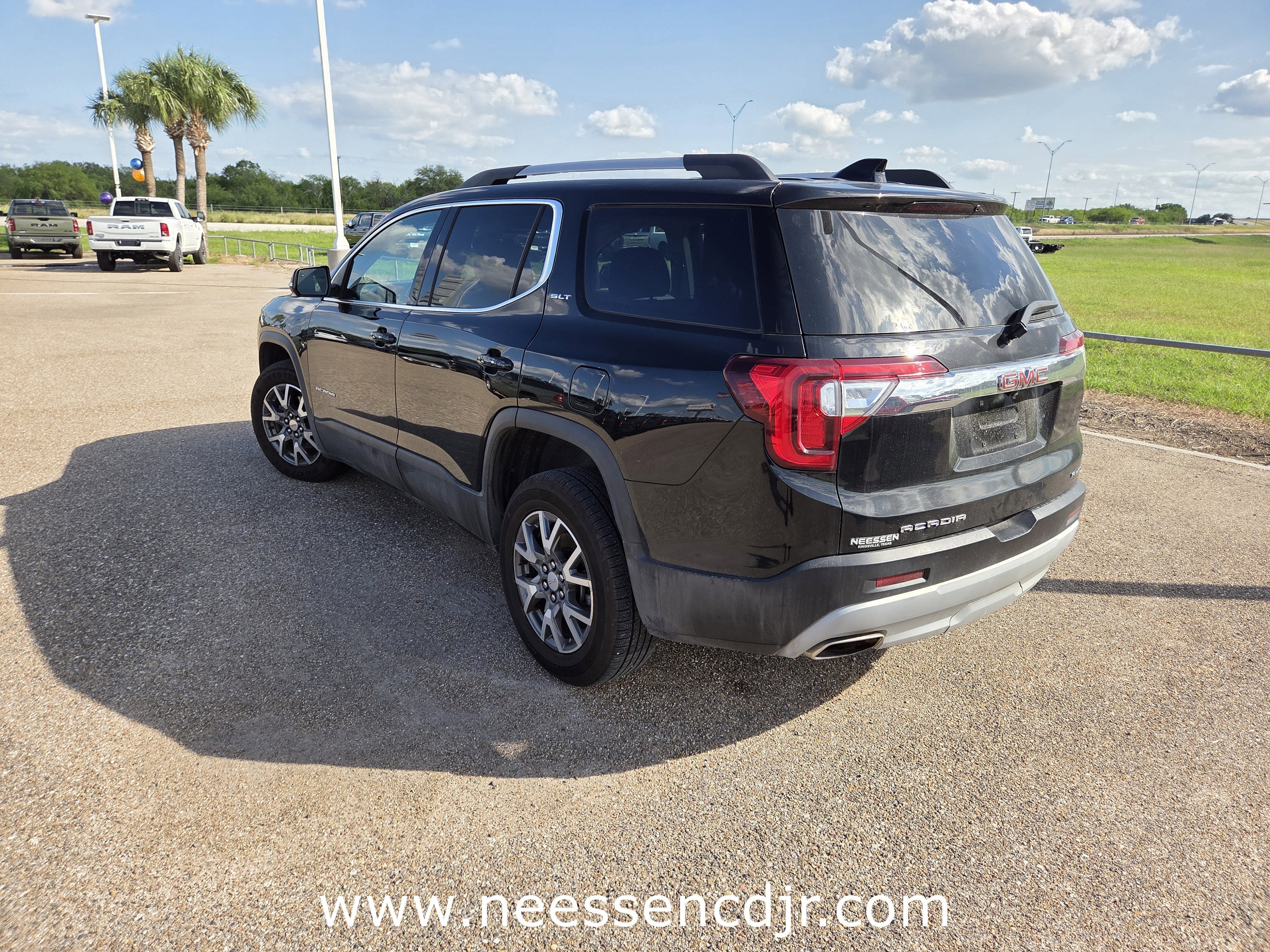 2023 GMC Acadia SLT