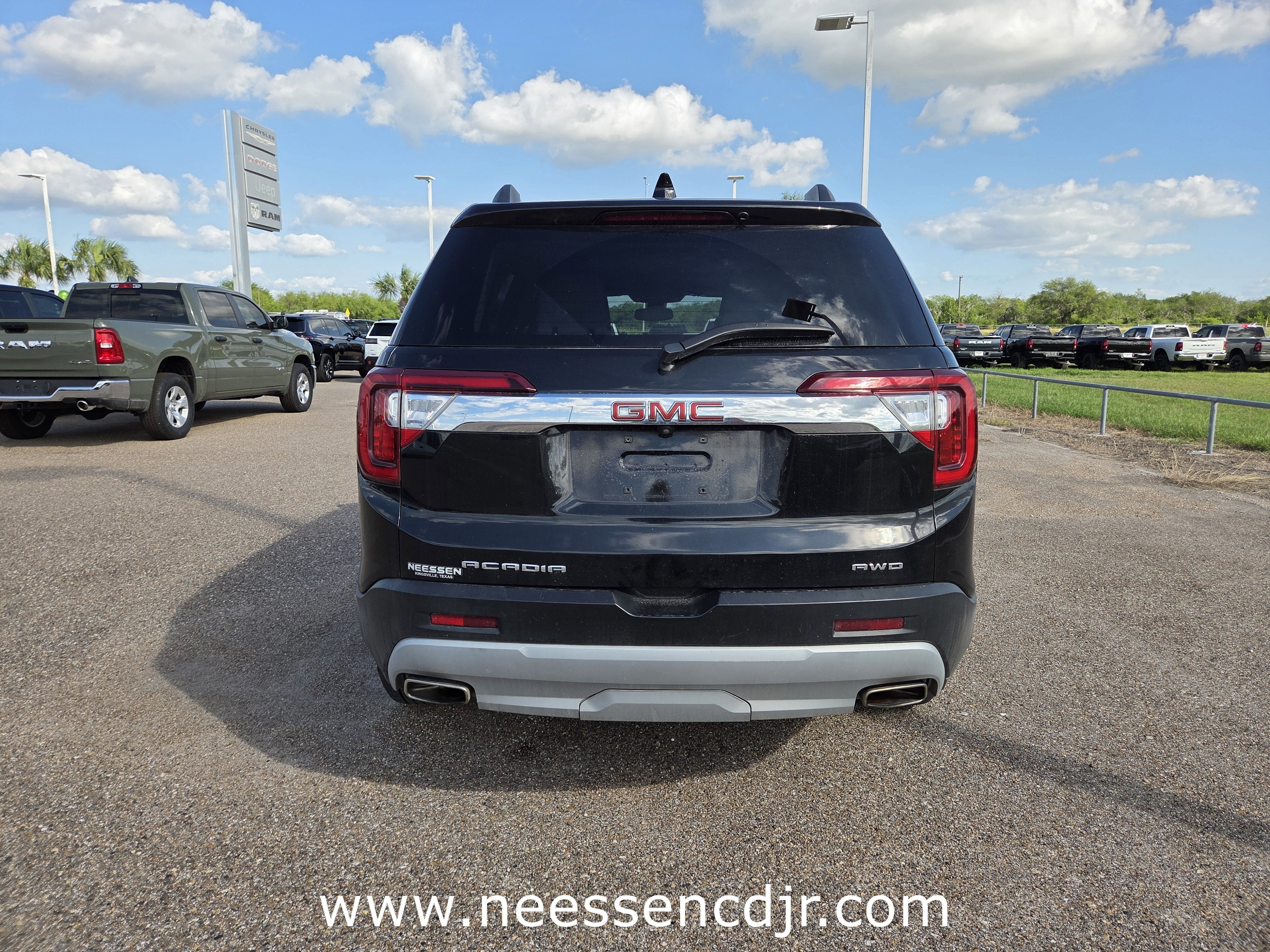 2023 GMC Acadia SLT