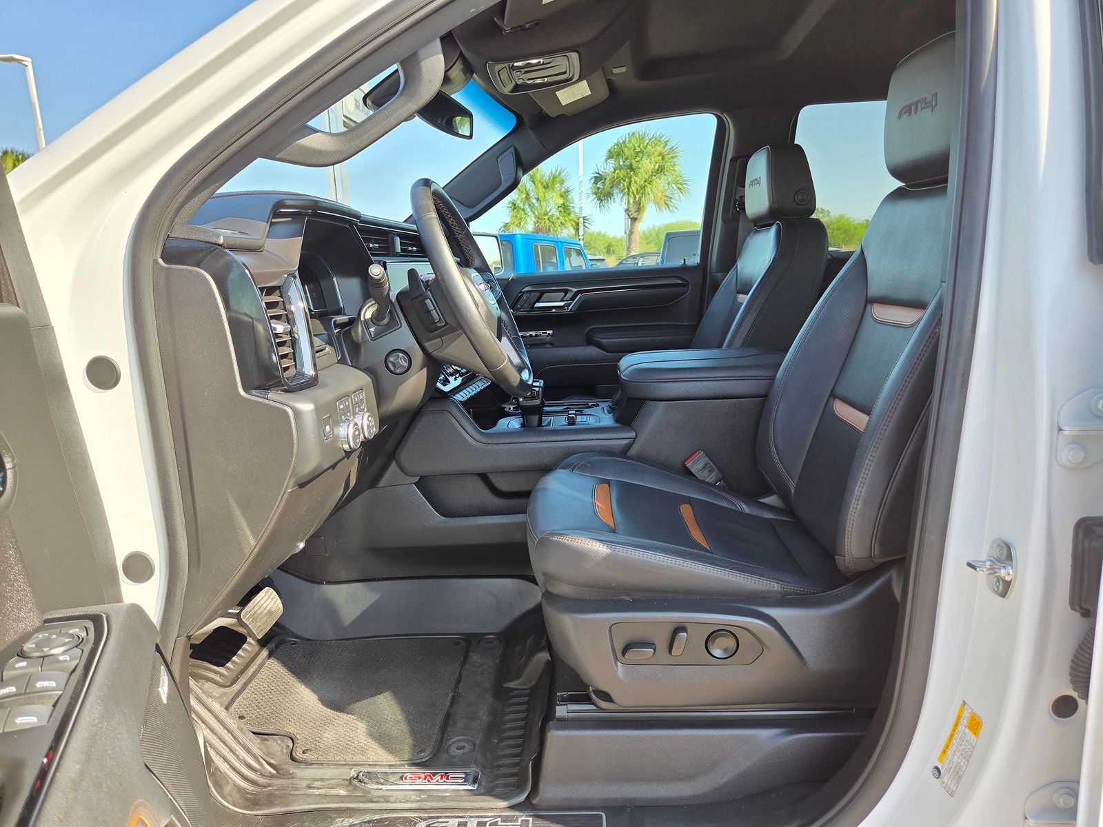 2025 GMC Sierra 1500 AT4