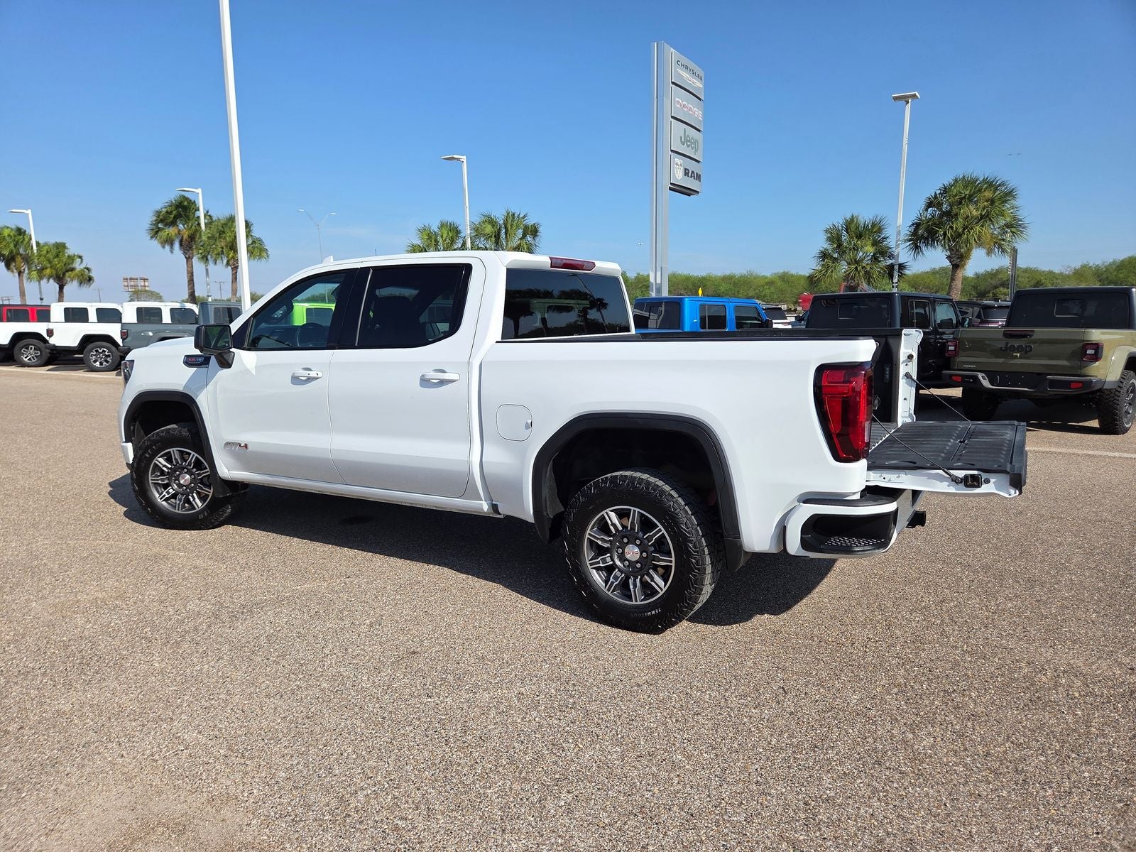2025 GMC Sierra 1500 AT4