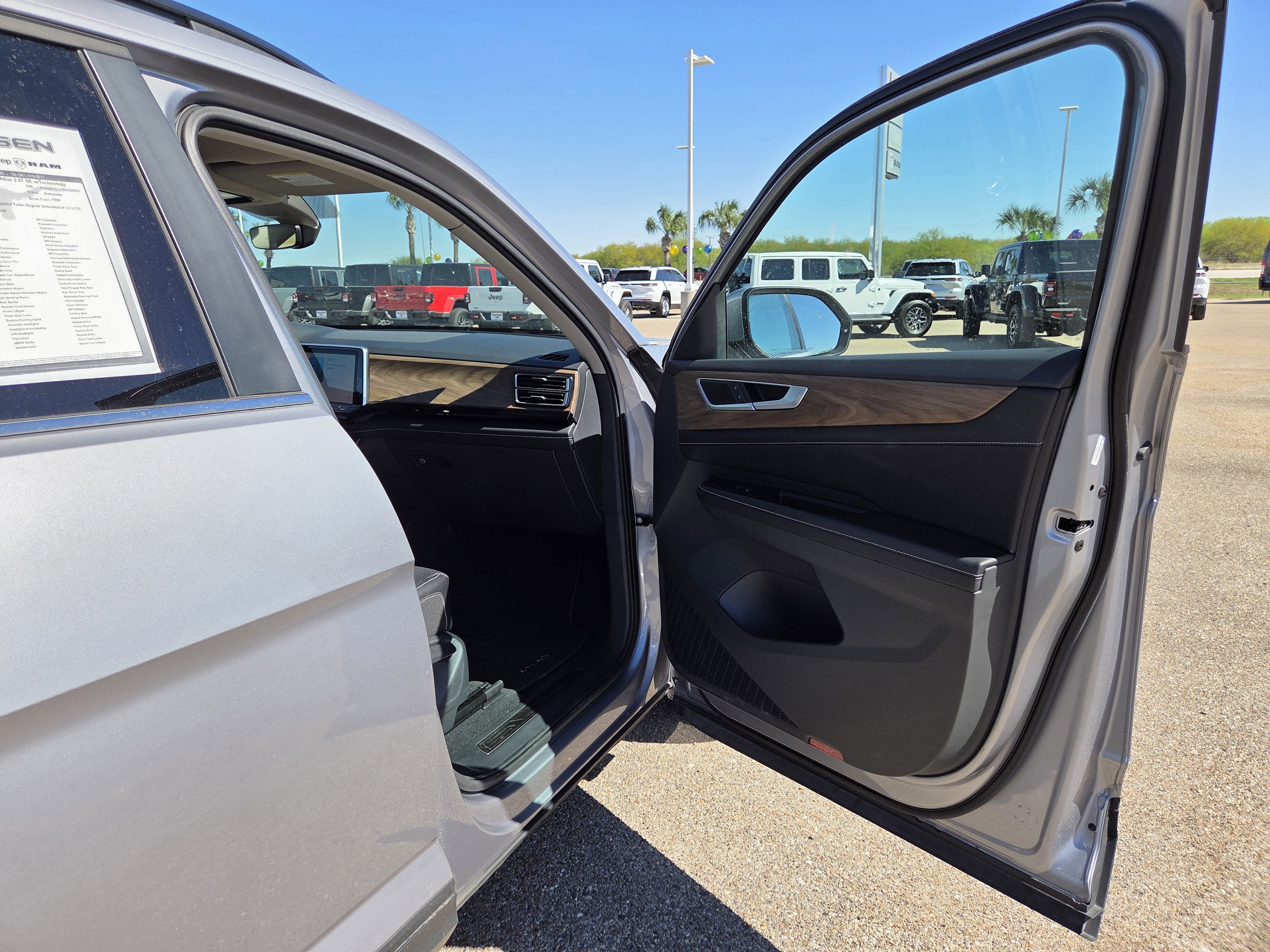 2024 Volkswagen Atlas 2.0T SE w/Technology