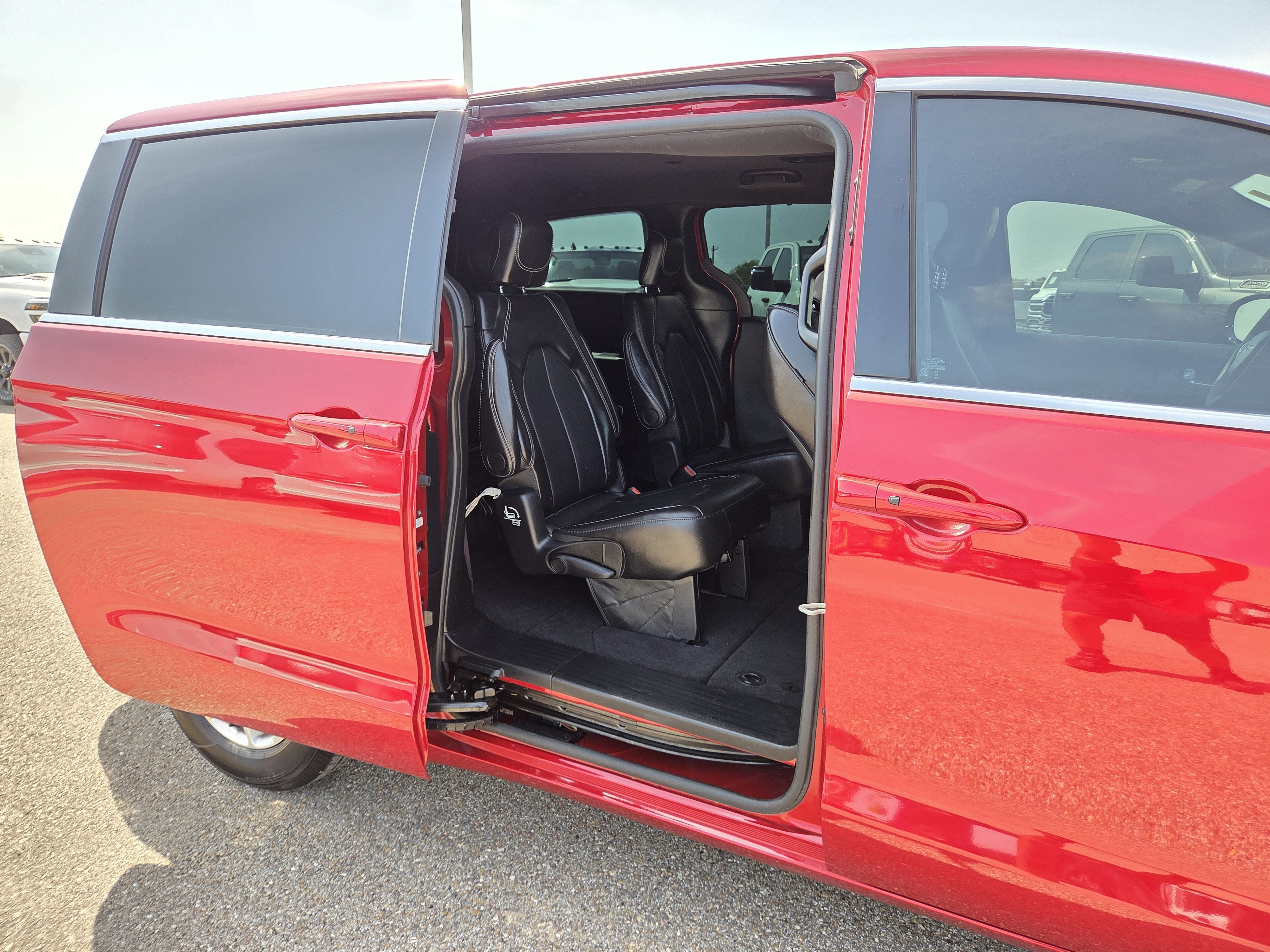 2026 Chrysler Voyager LX