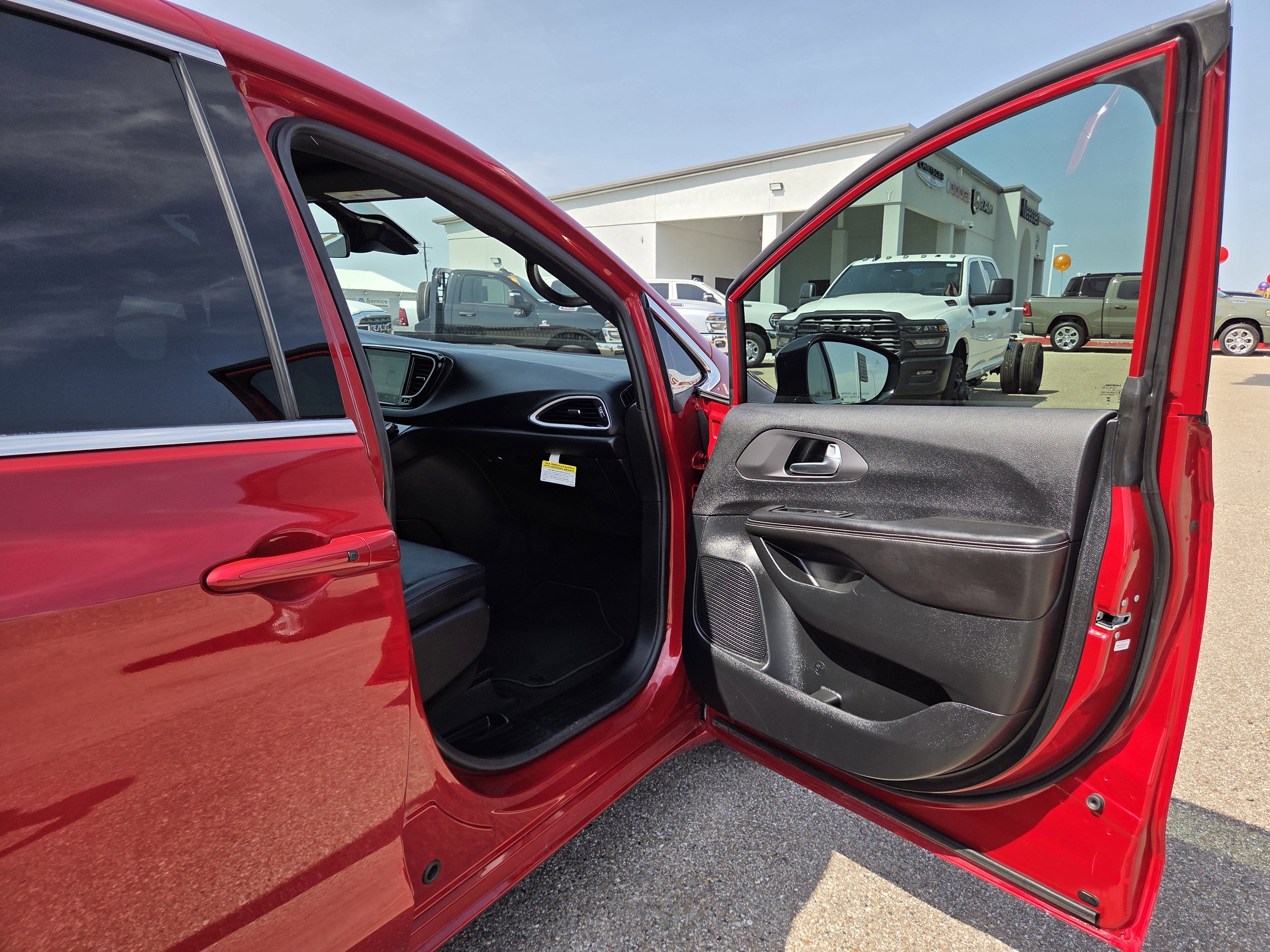 2026 Chrysler Voyager LX