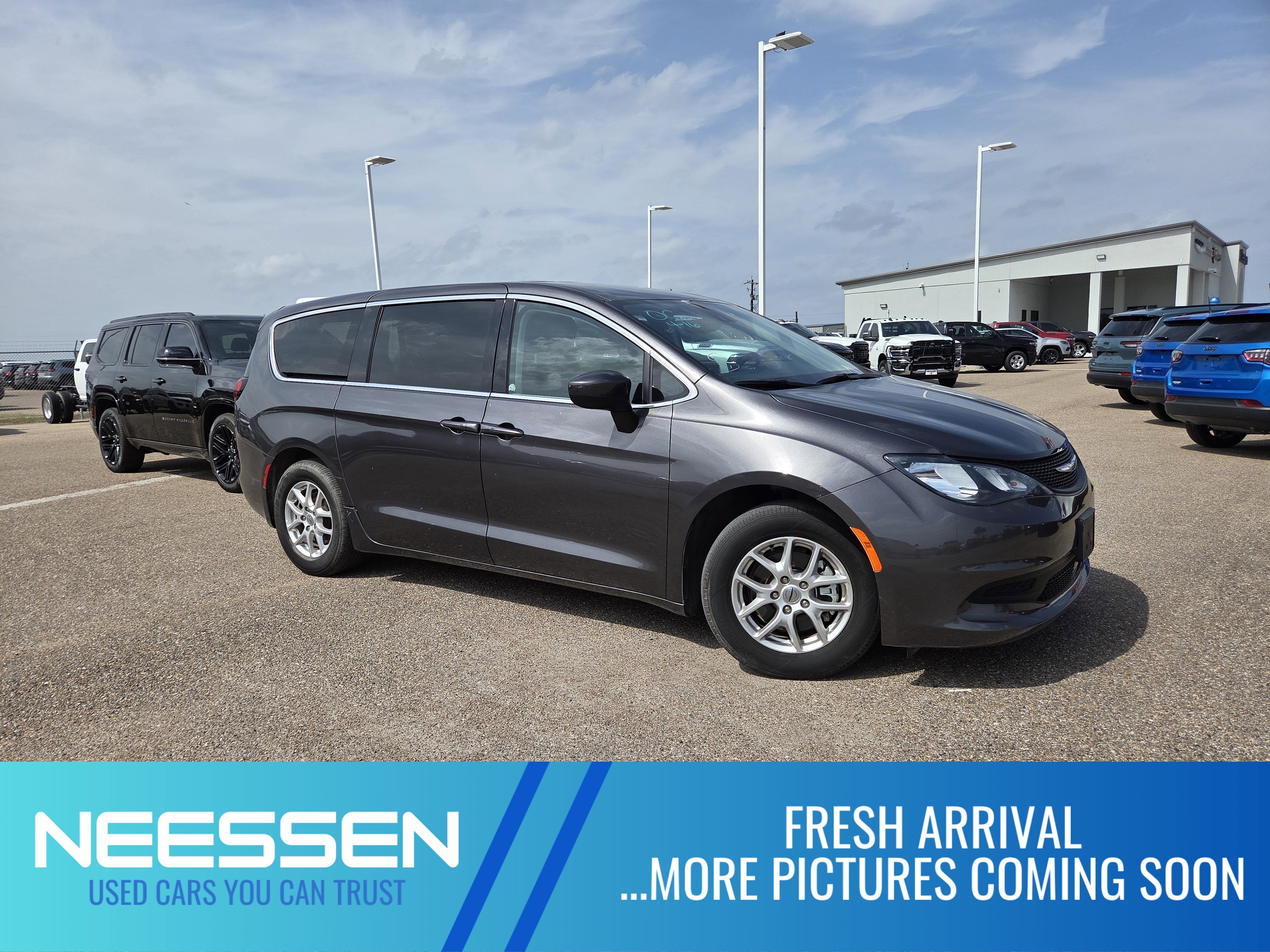 2023 Chrysler Voyager LX