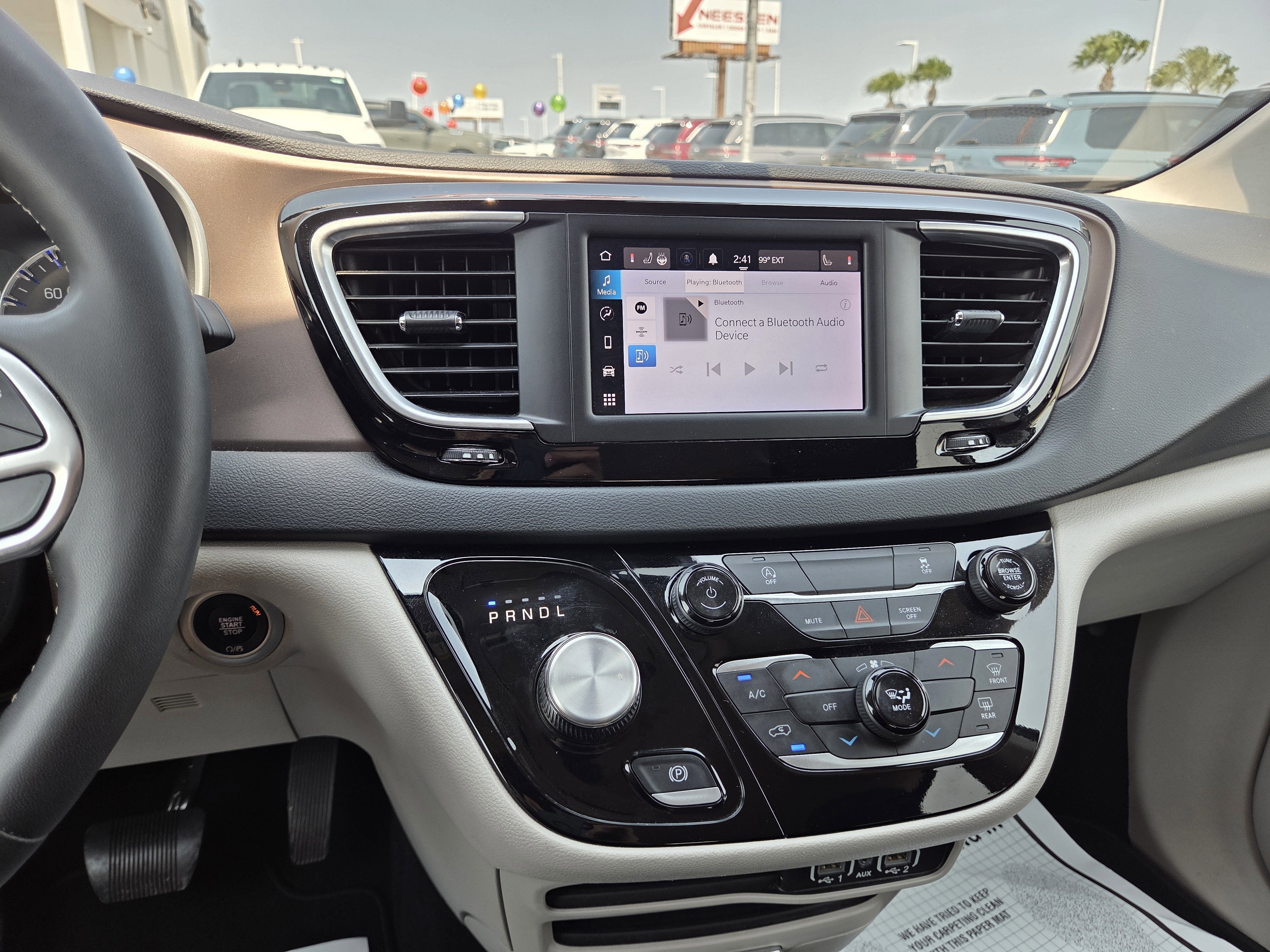 2023 Chrysler Voyager LX