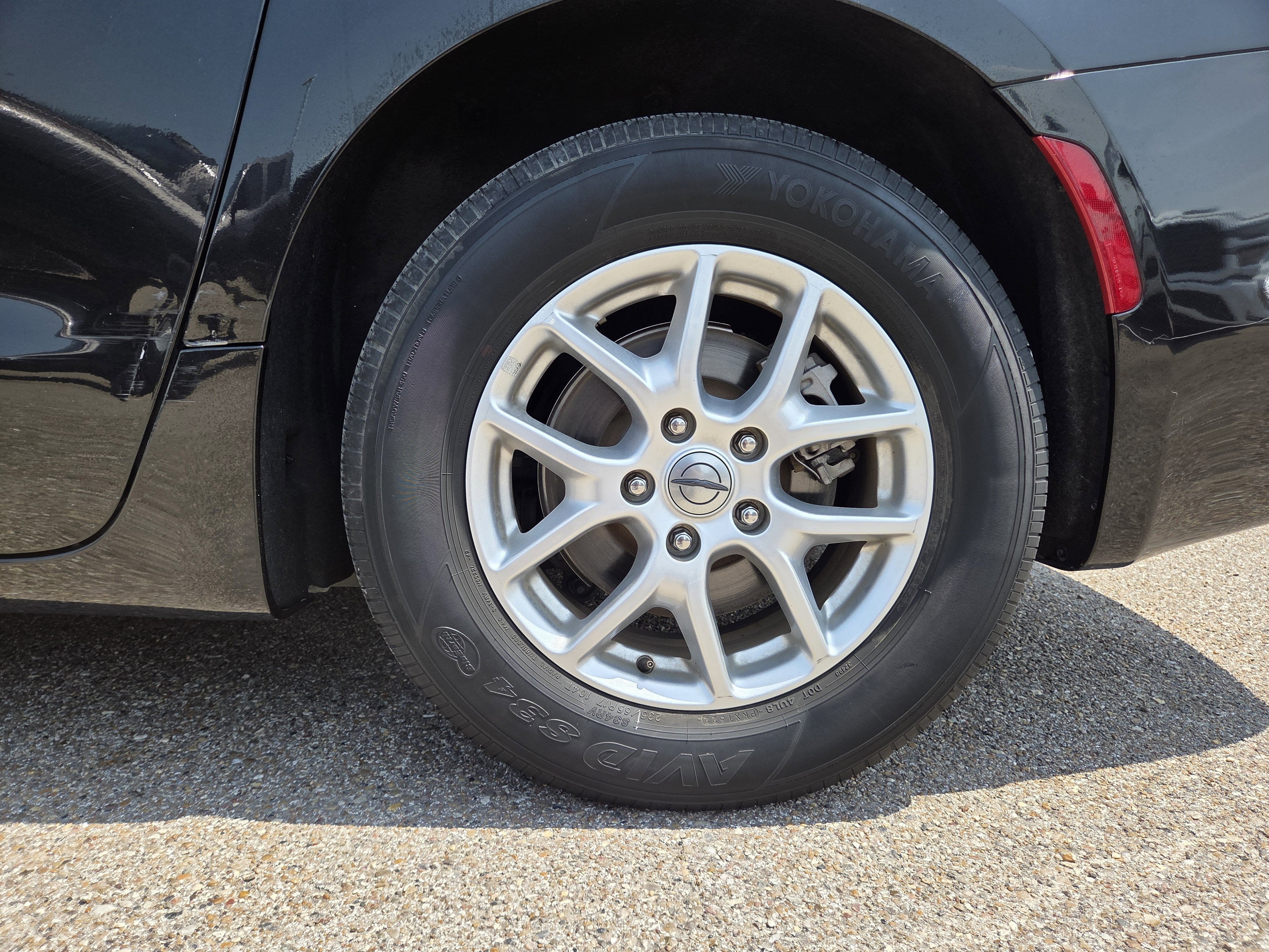 2023 Chrysler Voyager LX