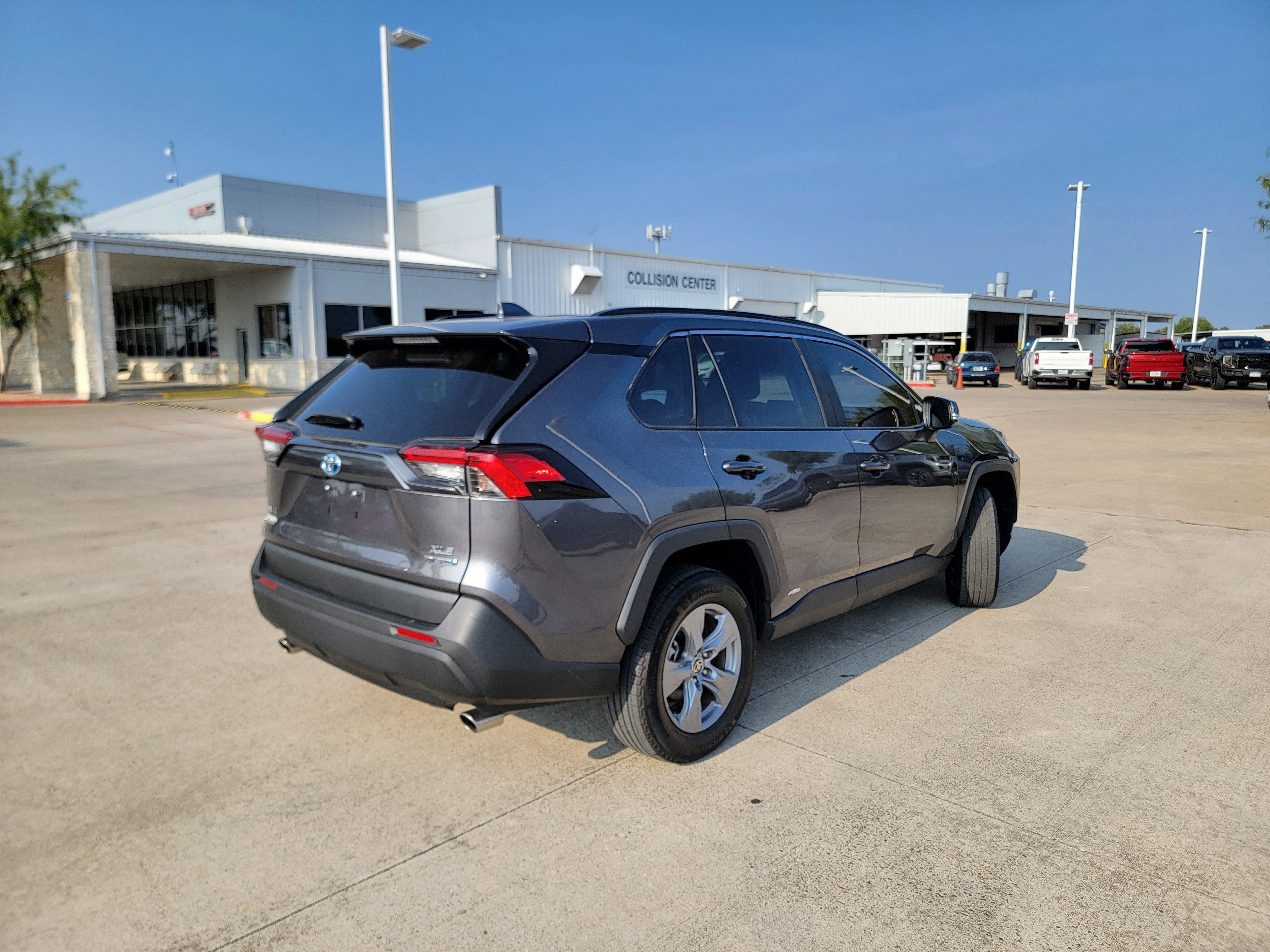 2022 Toyota RAV4 Hybrid XLE