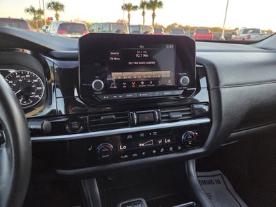 2025 Nissan Pathfinder SV