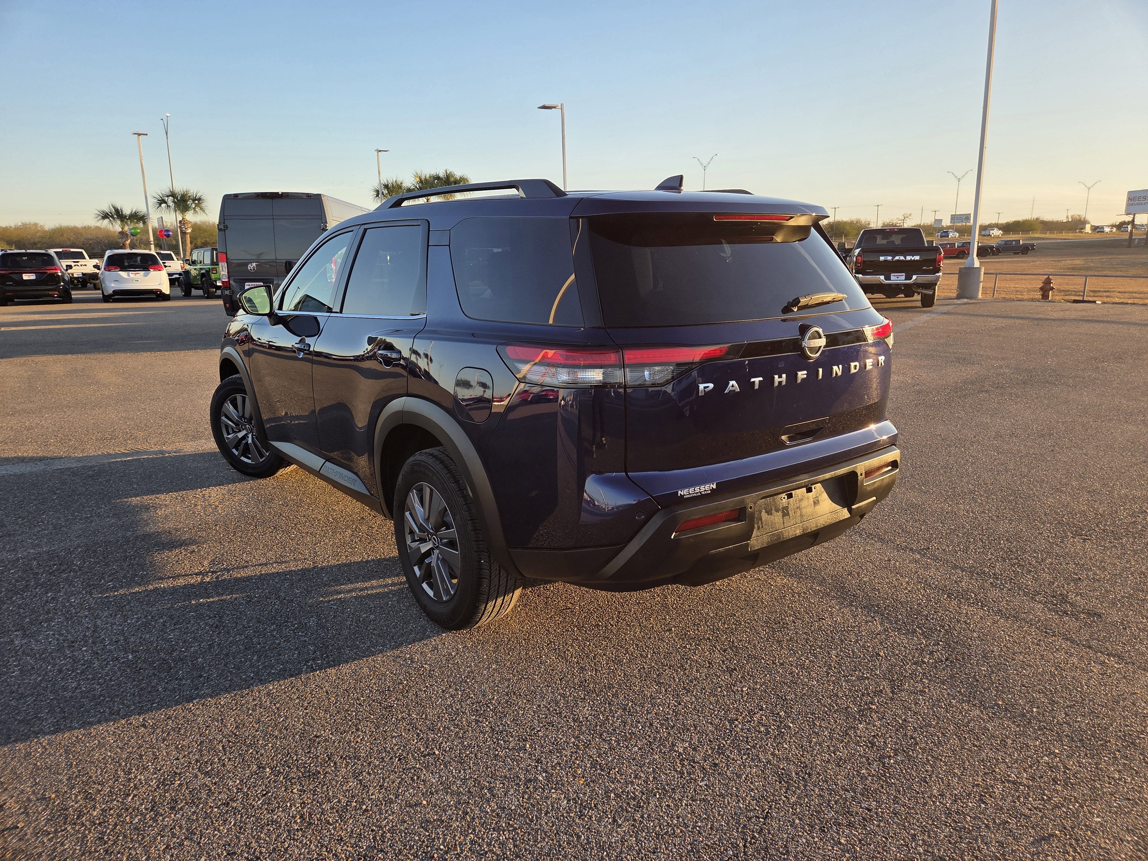 2025 Nissan Pathfinder SV