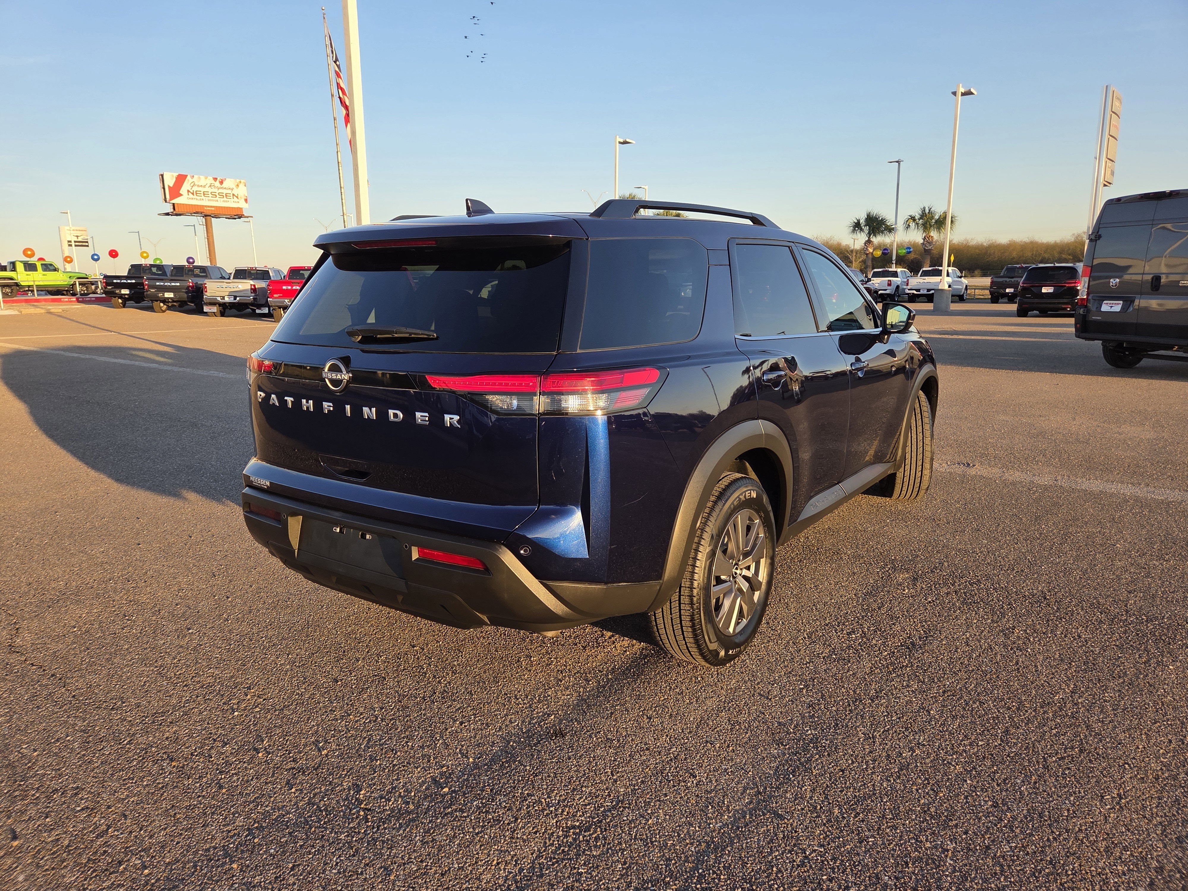 2025 Nissan Pathfinder SV