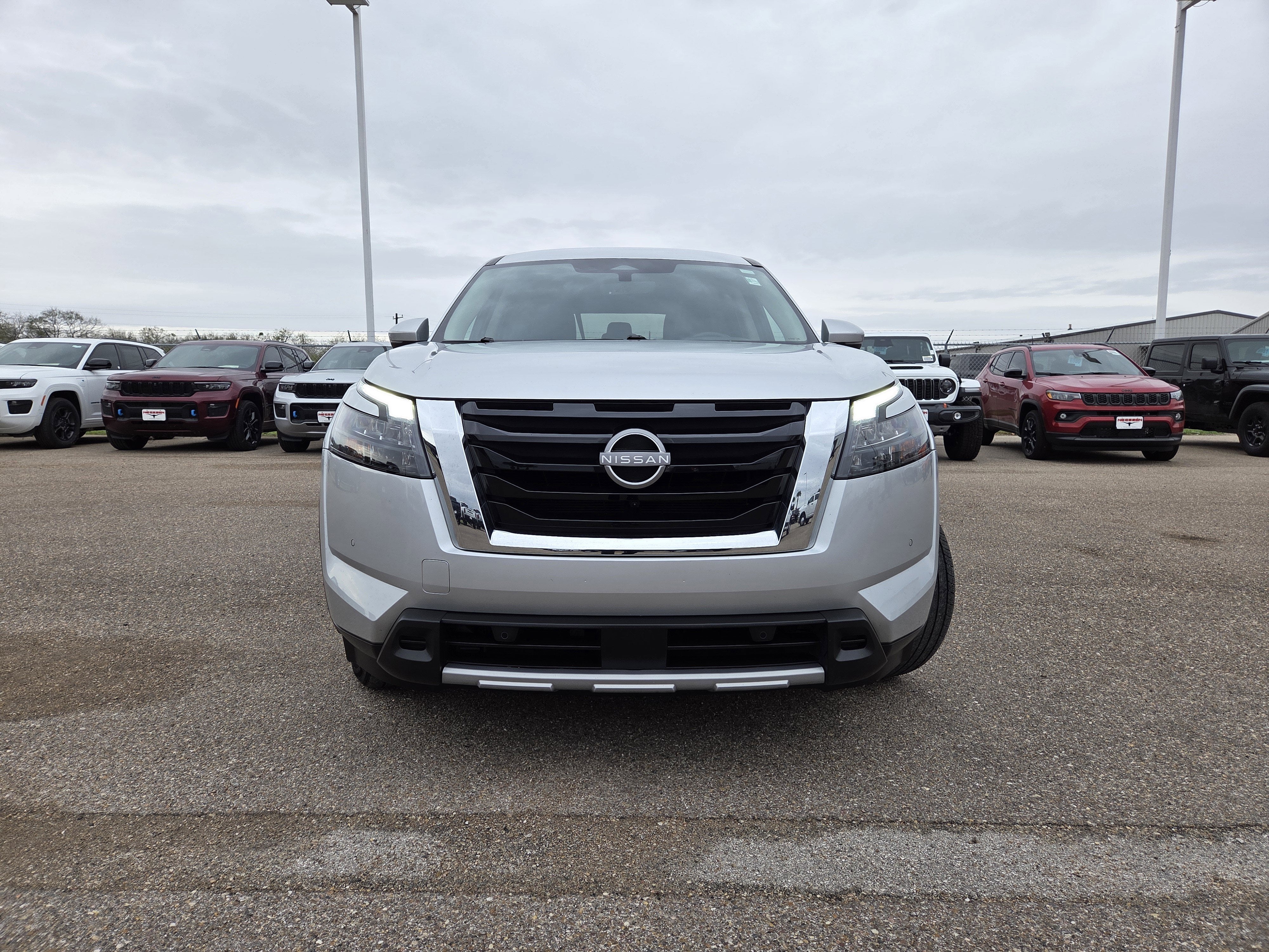 2025 Nissan Pathfinder SL