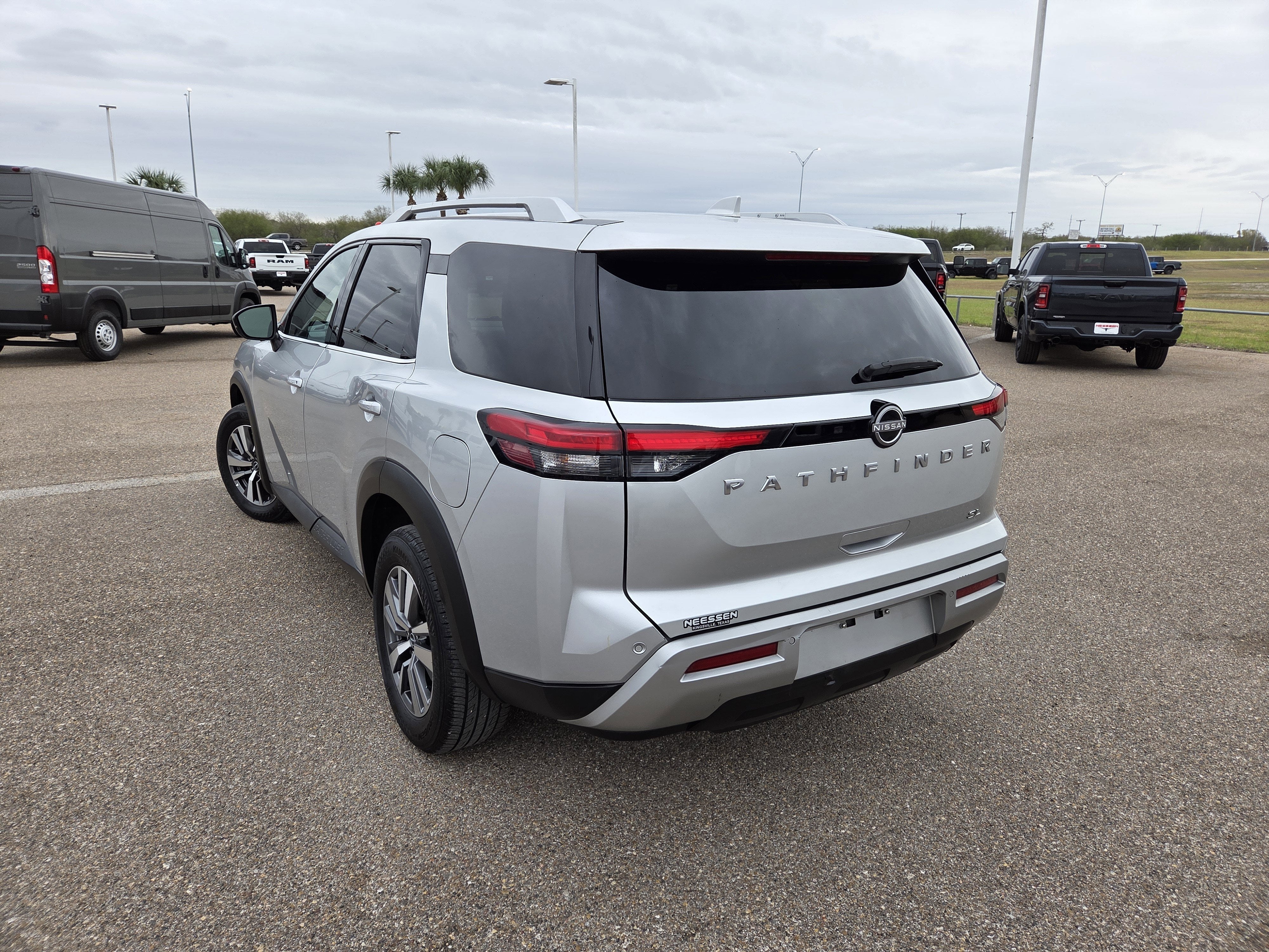 2025 Nissan Pathfinder SL