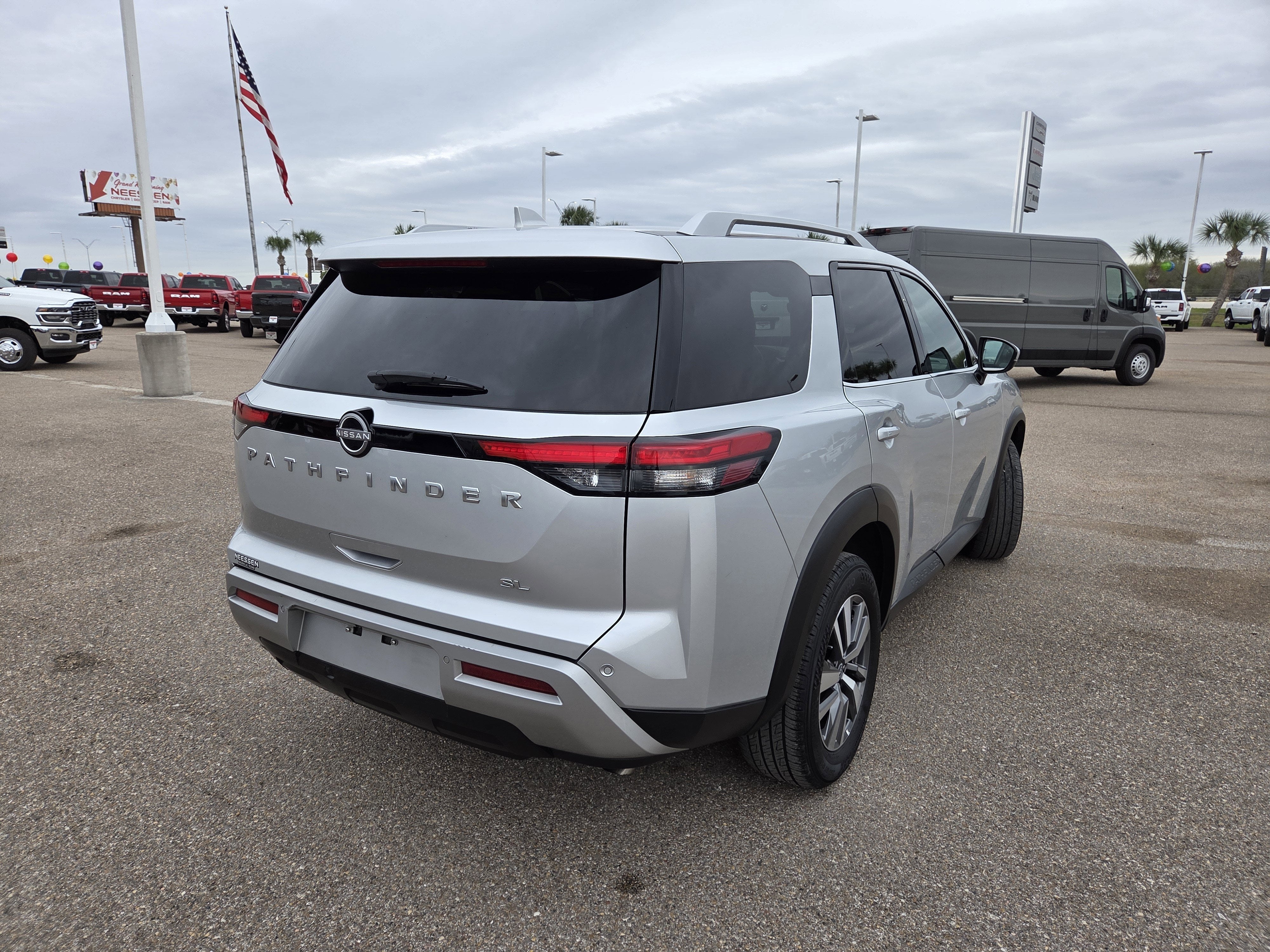 2025 Nissan Pathfinder SL