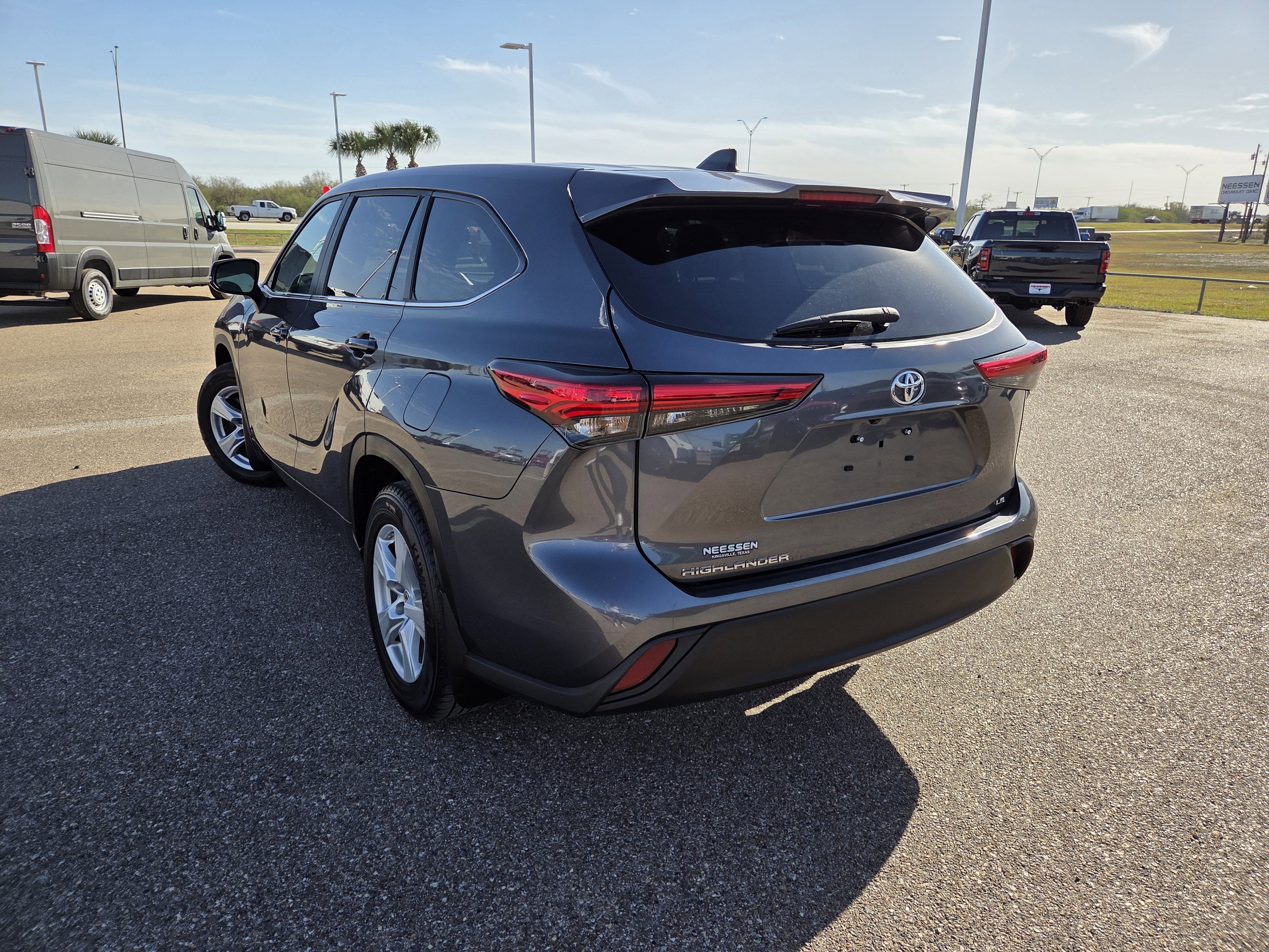 2023 Toyota Highlander LE