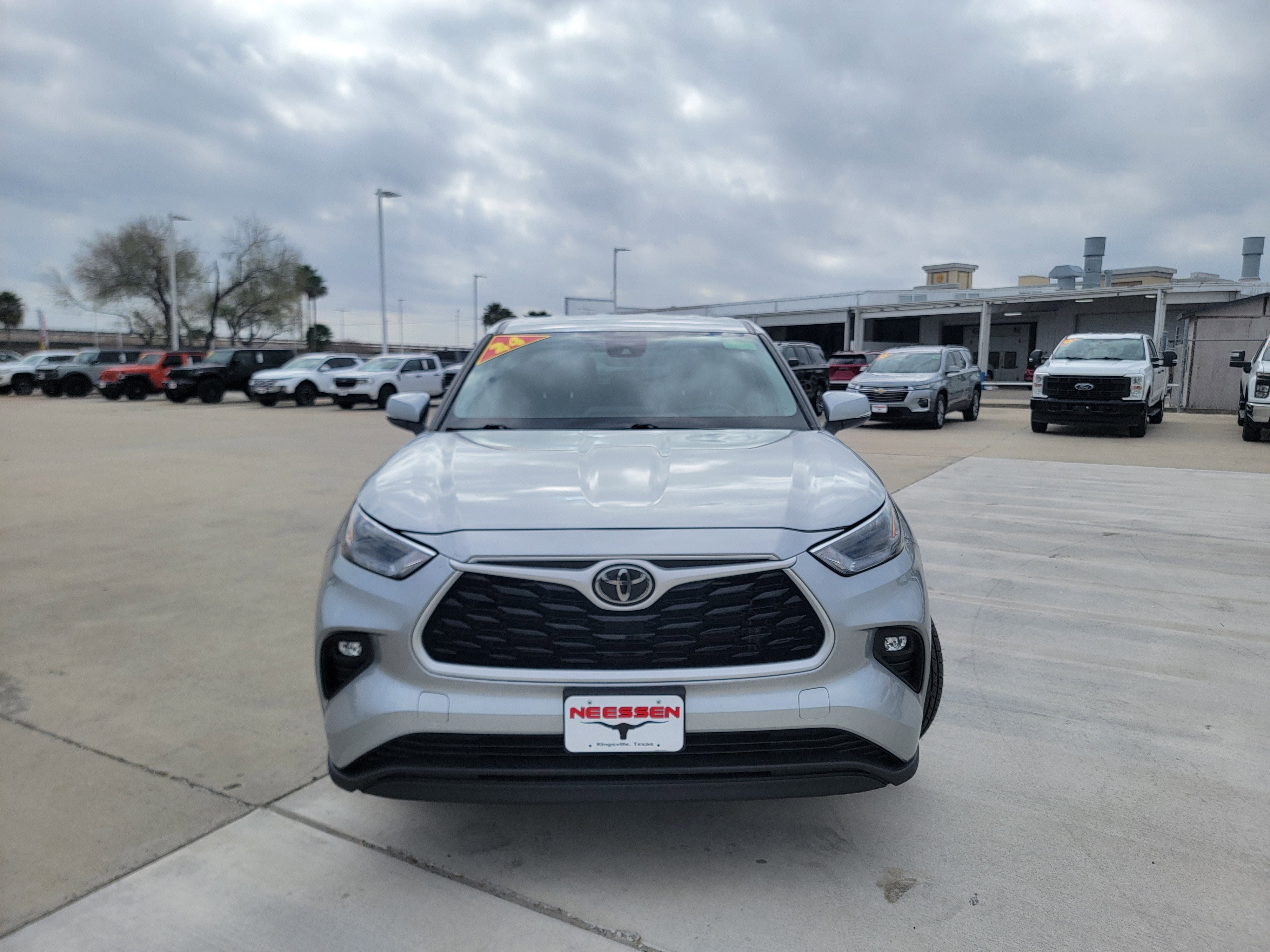 2024 Toyota Highlander LE