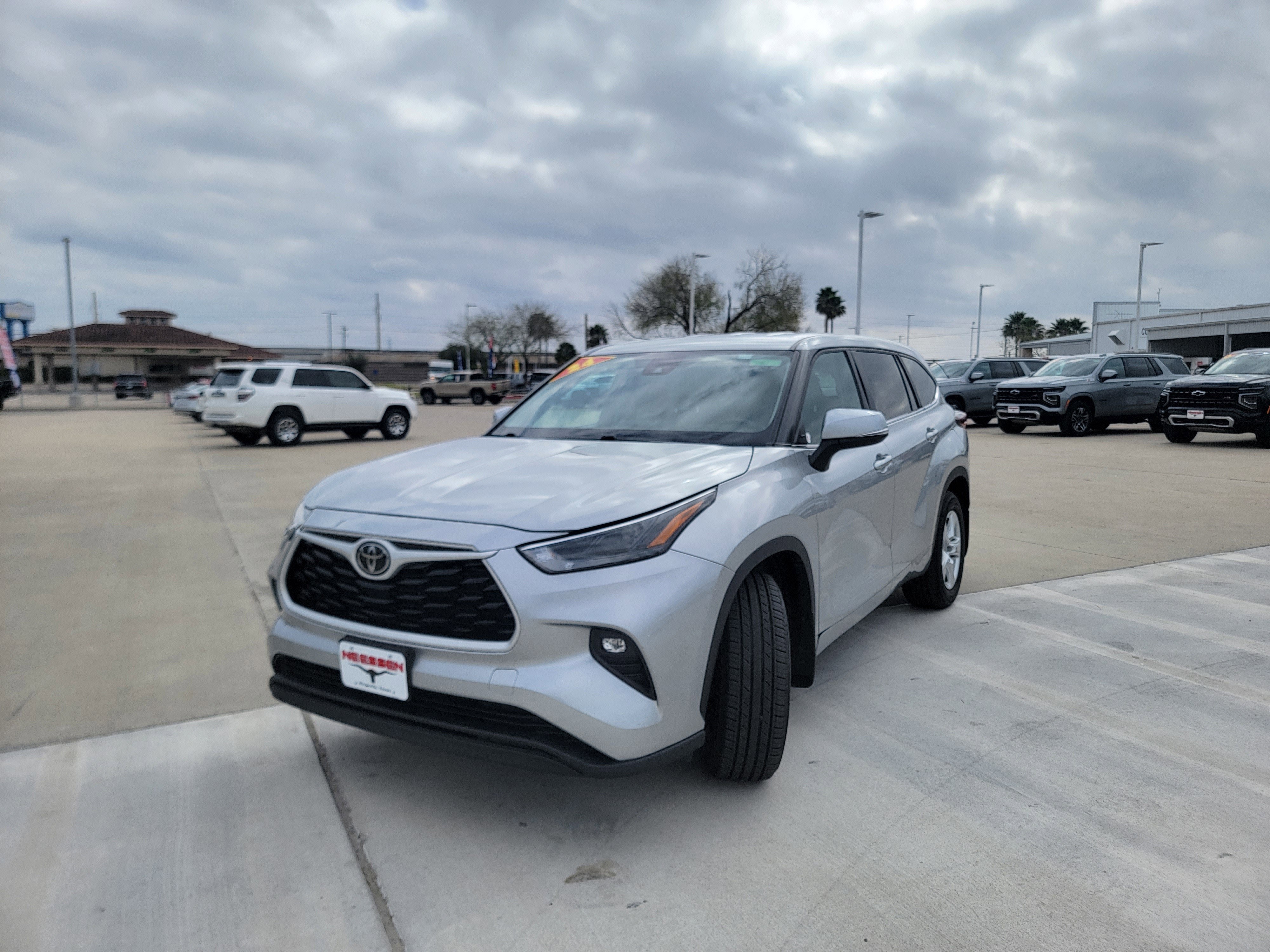 2024 Toyota Highlander LE