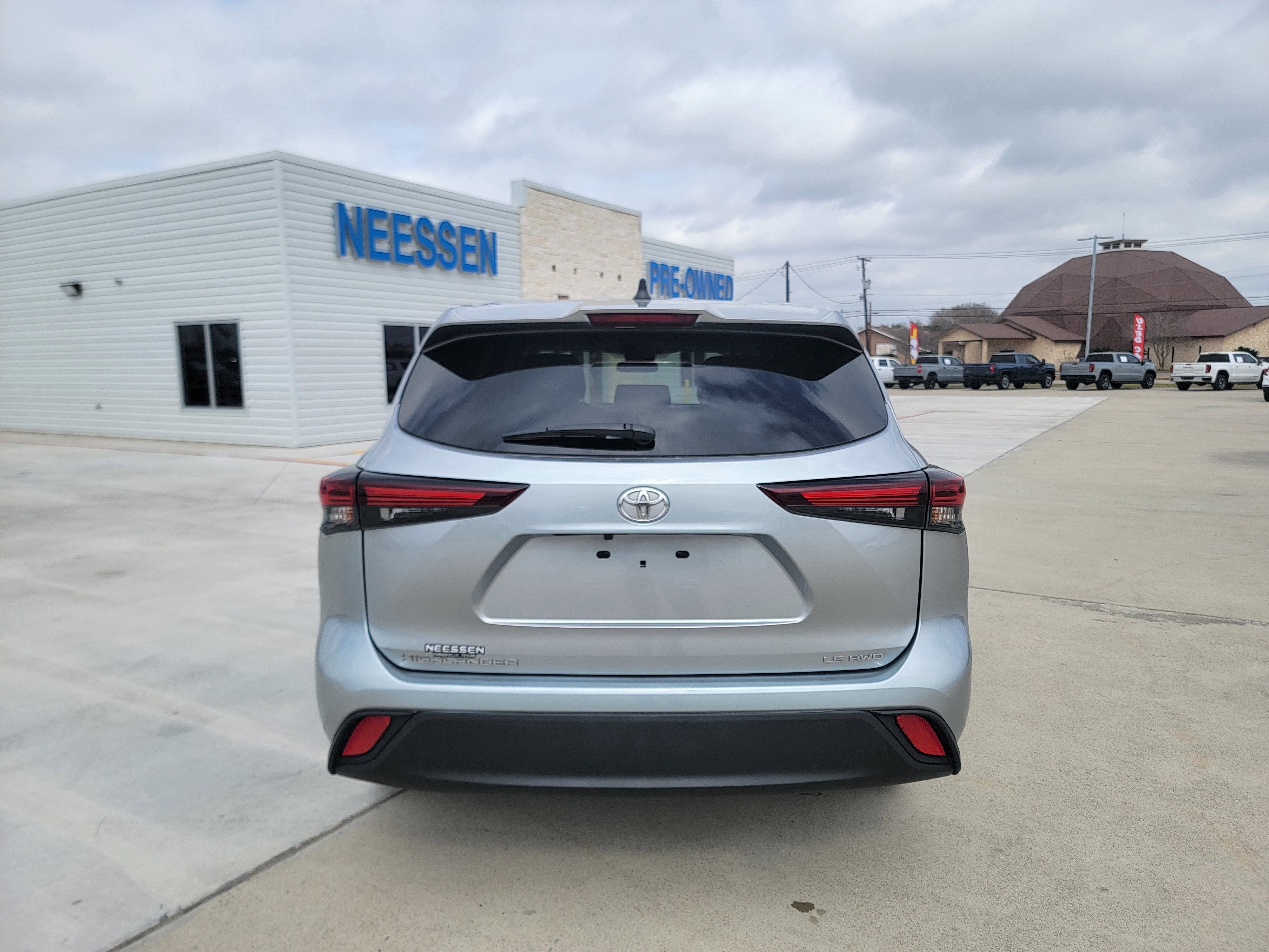 2024 Toyota Highlander LE