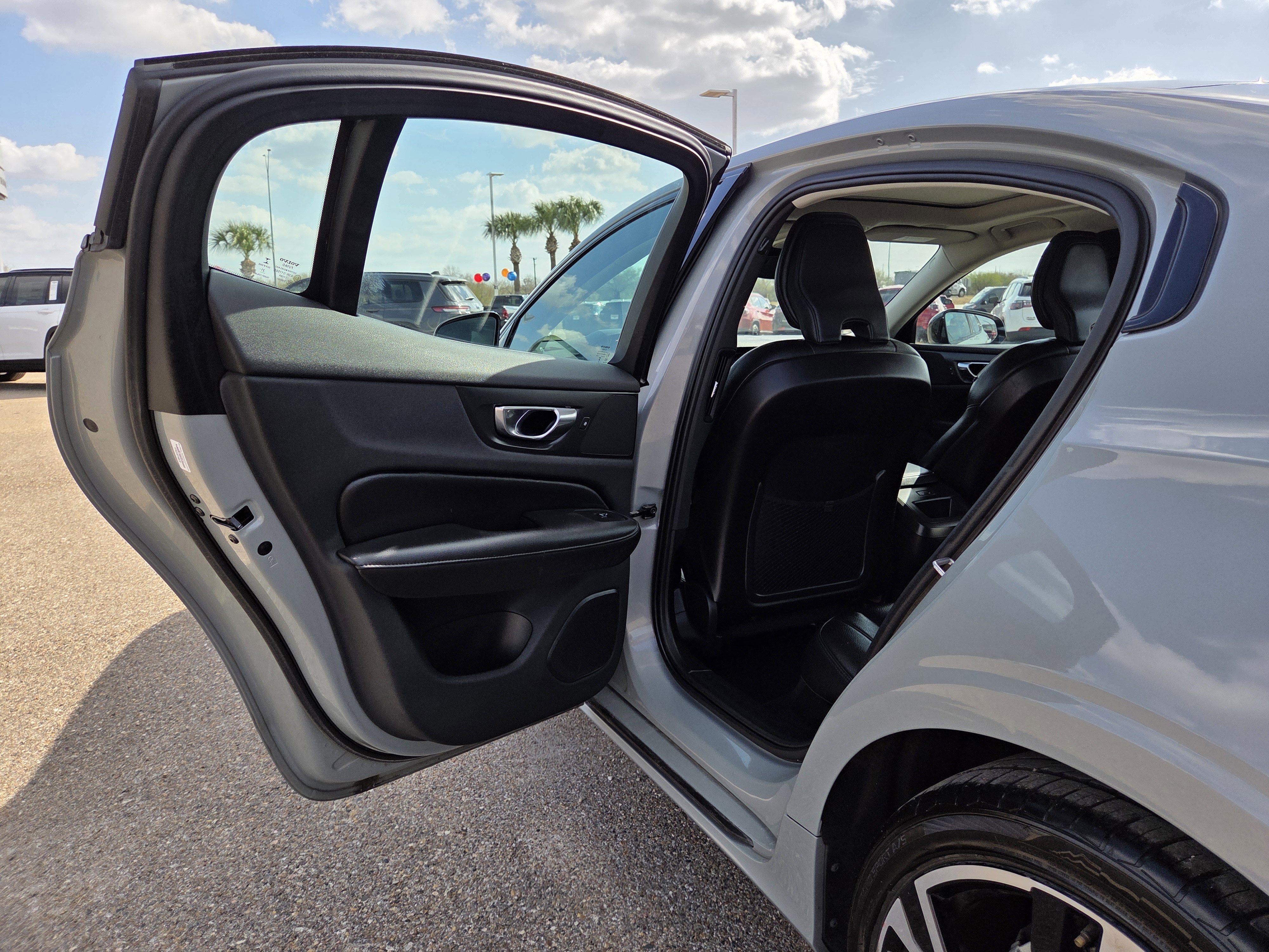 2024 Volvo S60 Plus Dark Theme