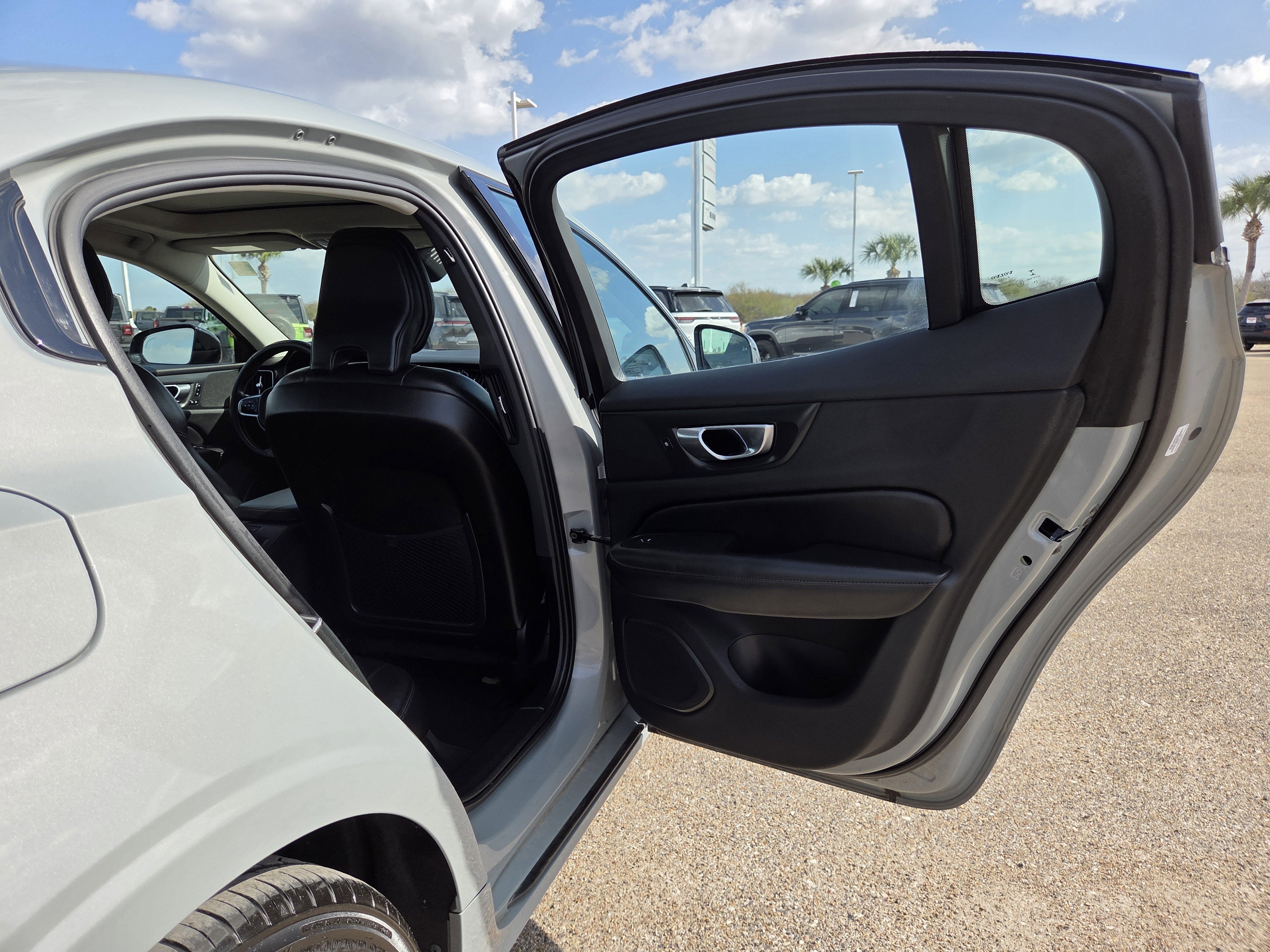 2024 Volvo S60 Plus Dark Theme