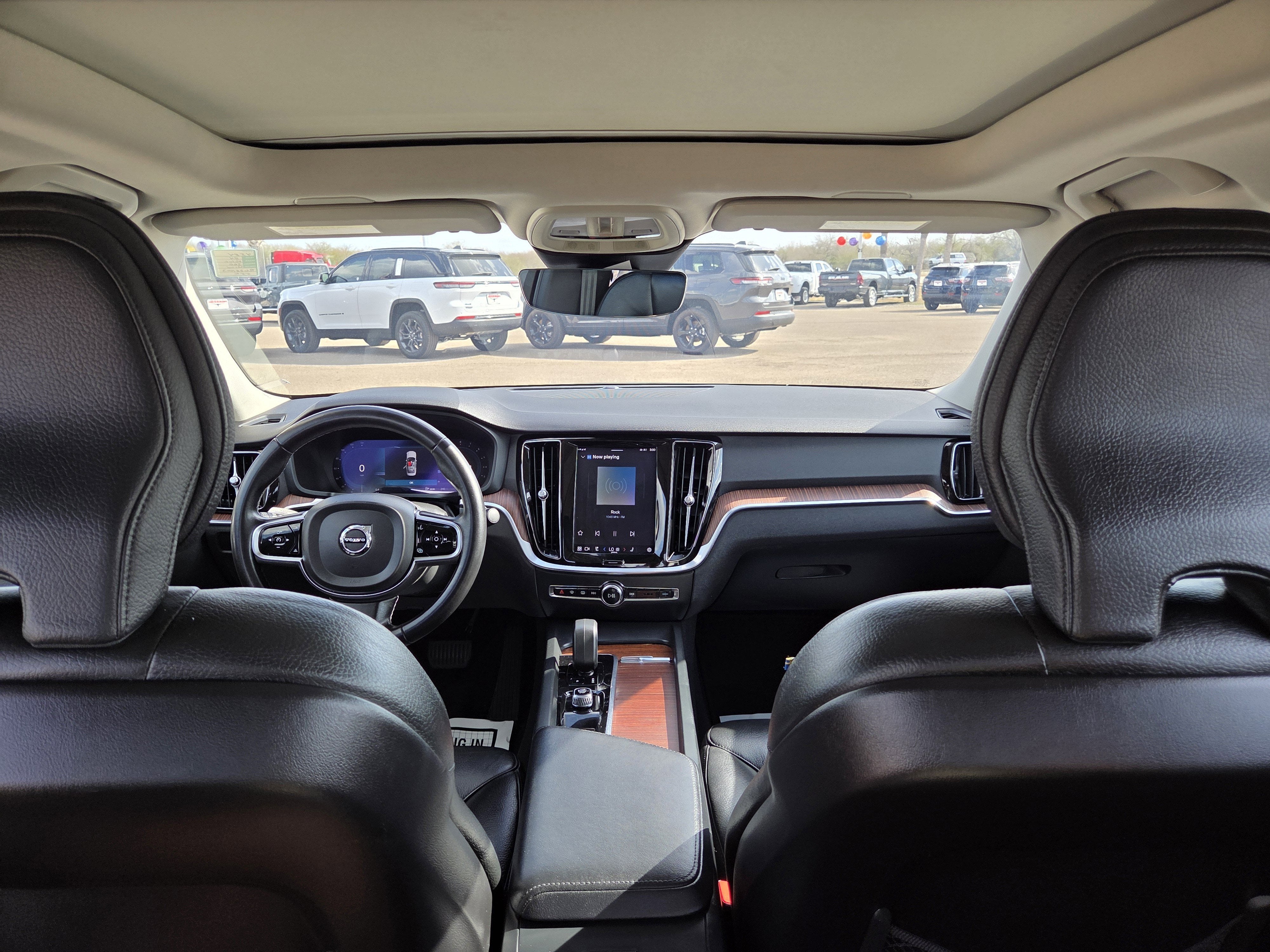 2024 Volvo S60 Plus Dark Theme