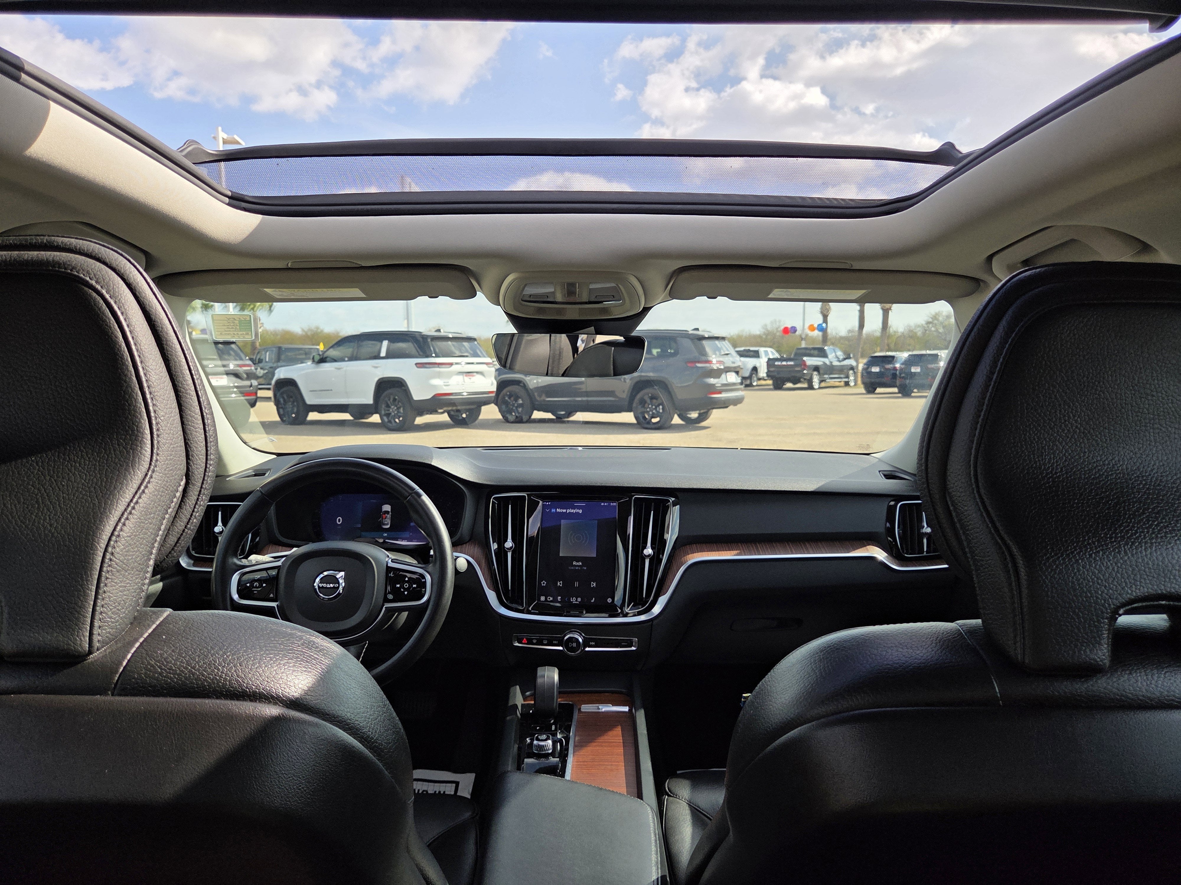 2024 Volvo S60 Plus Dark Theme