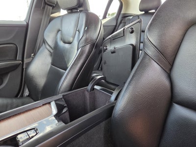 2024 Volvo S60 Plus Dark Theme