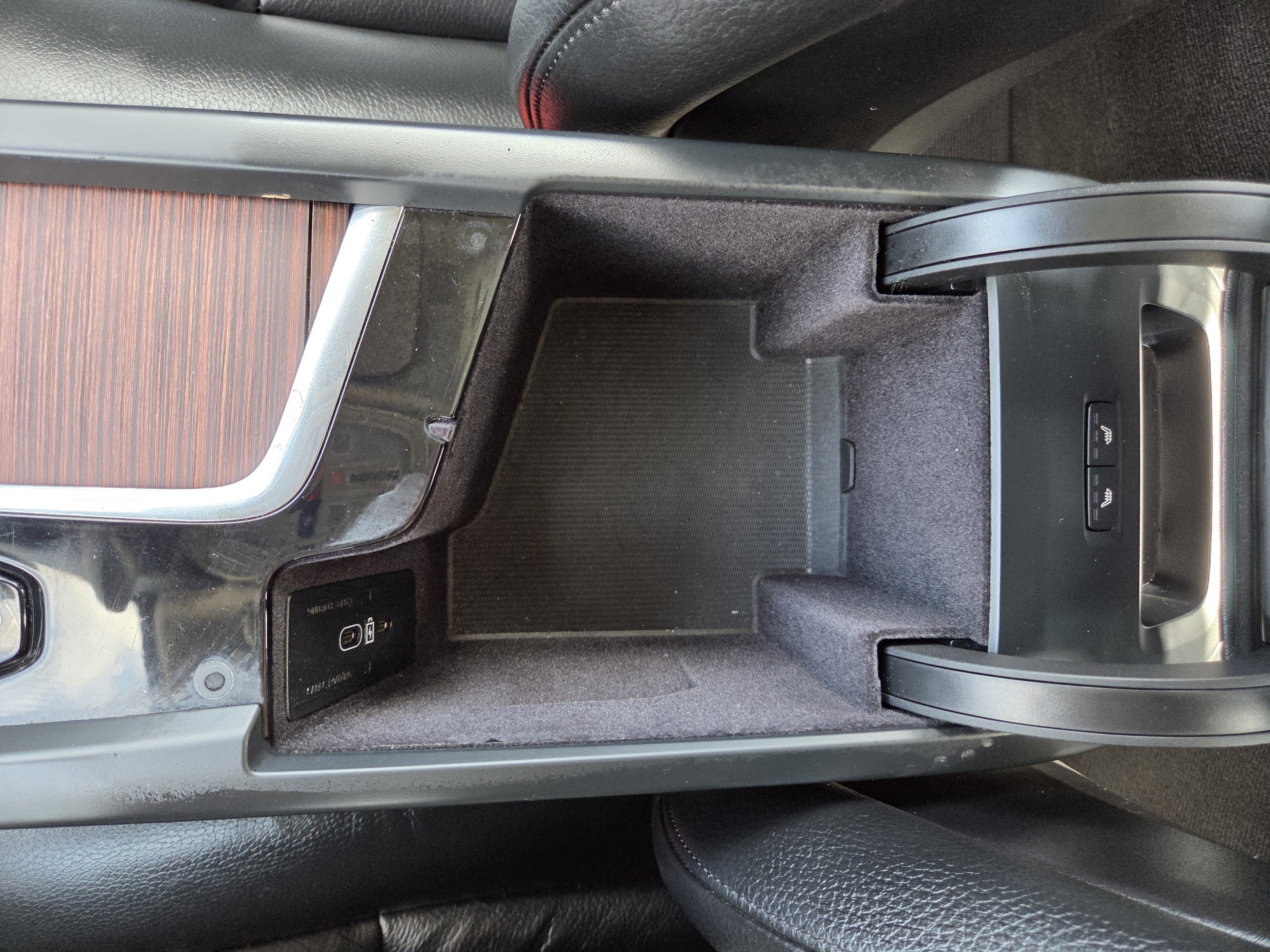 2024 Volvo S60 Plus Dark Theme