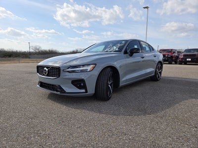 2024 Volvo S60 Plus Dark Theme