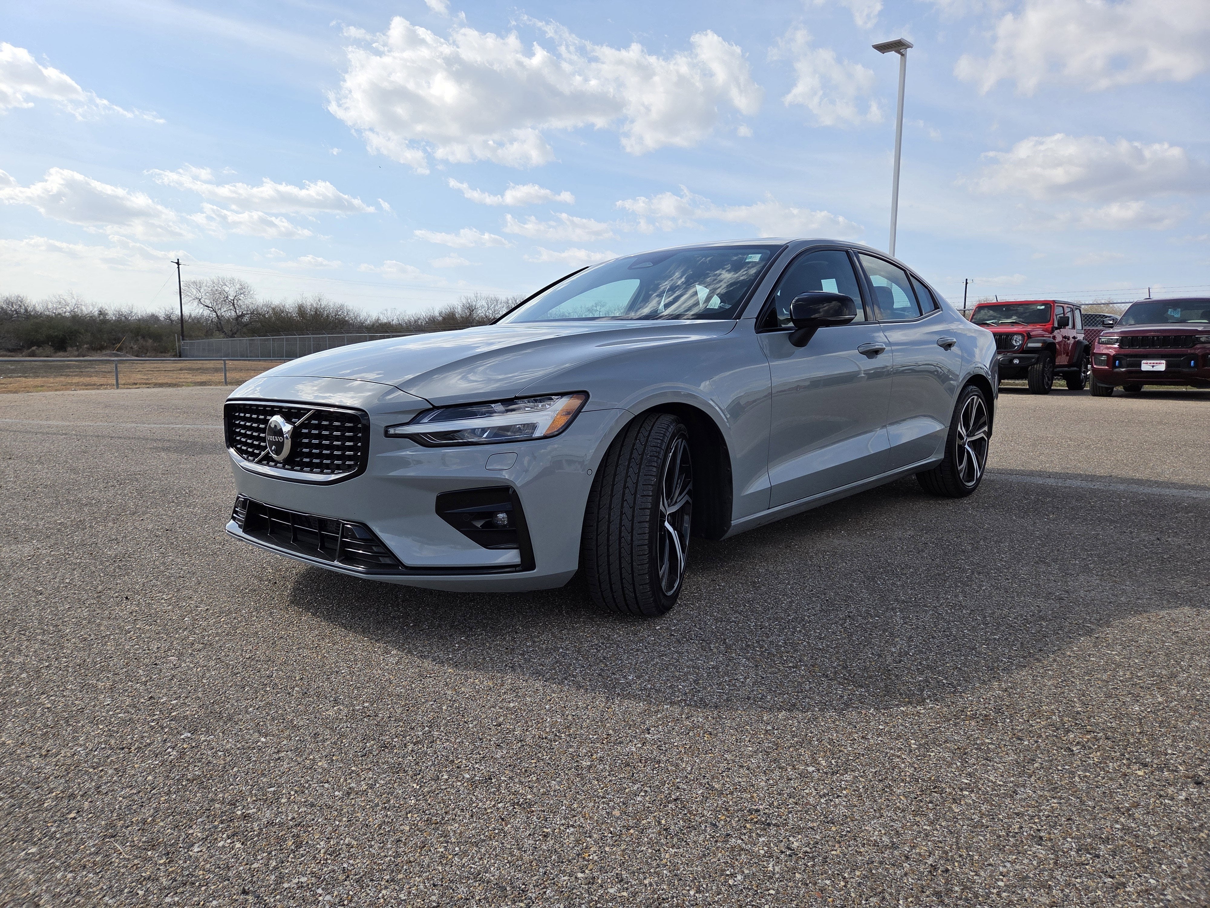 2024 Volvo S60 Plus Dark Theme