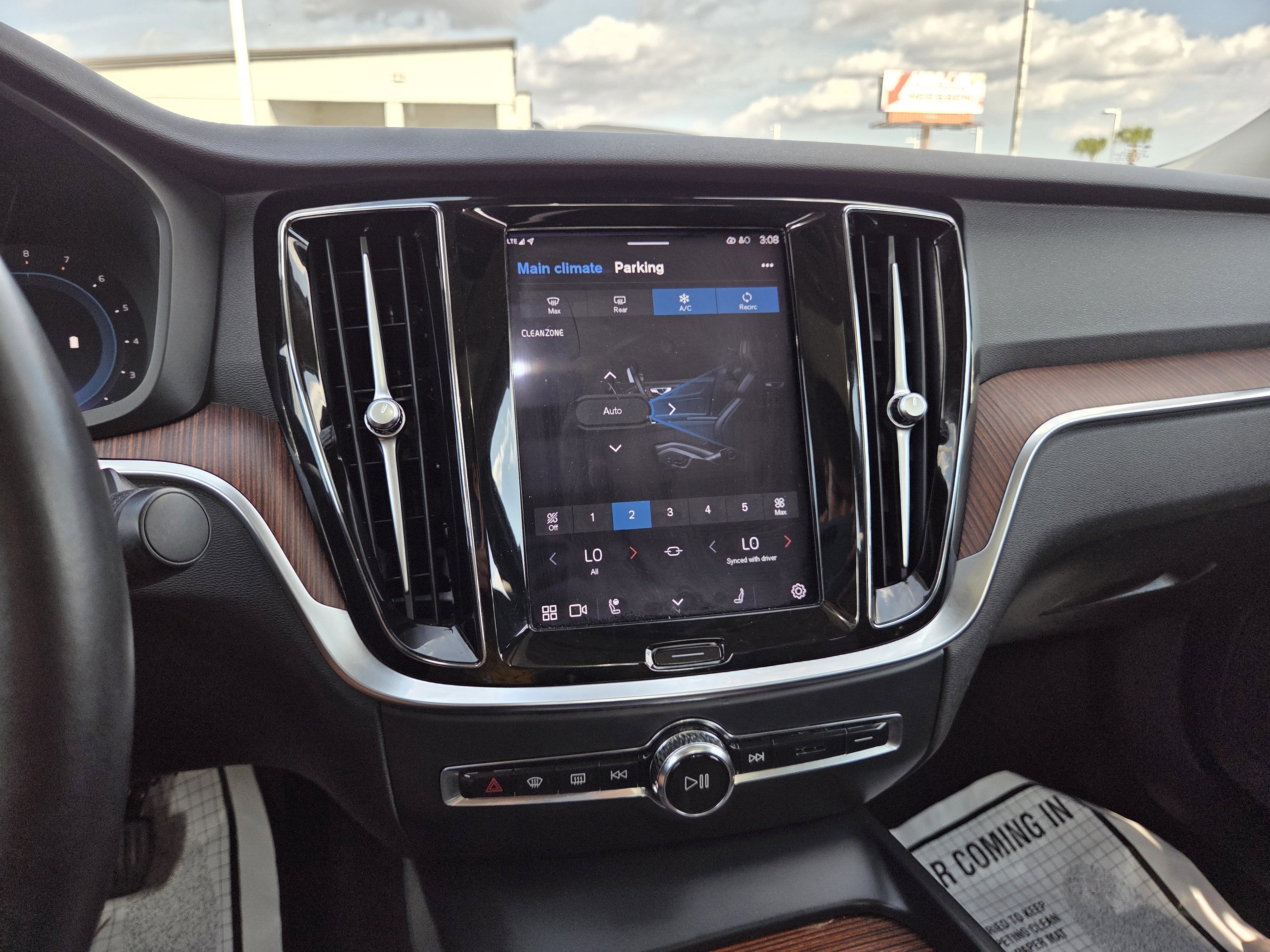 2024 Volvo S60 Plus Dark Theme