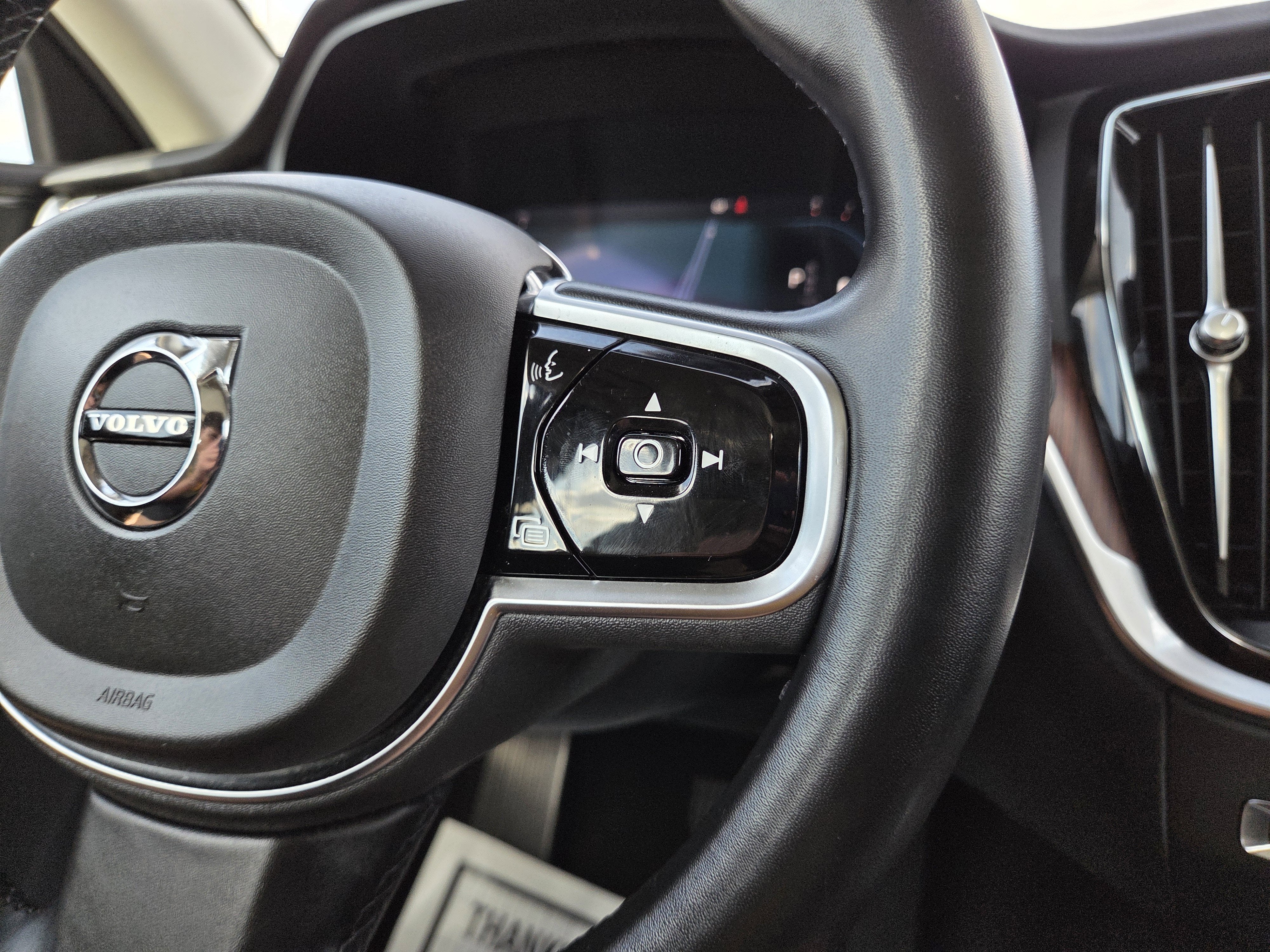 2024 Volvo S60 Plus Dark Theme