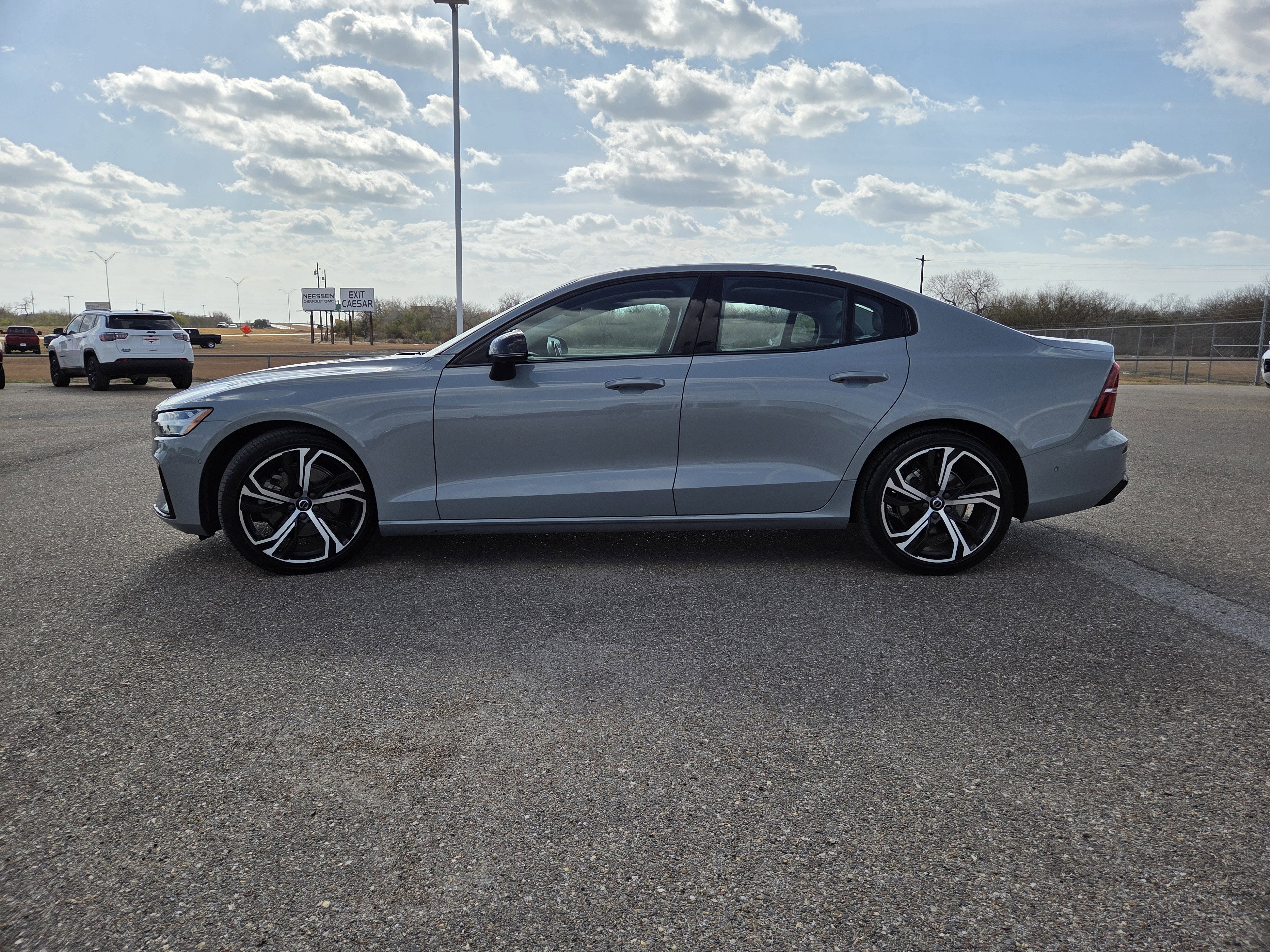 2024 Volvo S60 Plus Dark Theme
