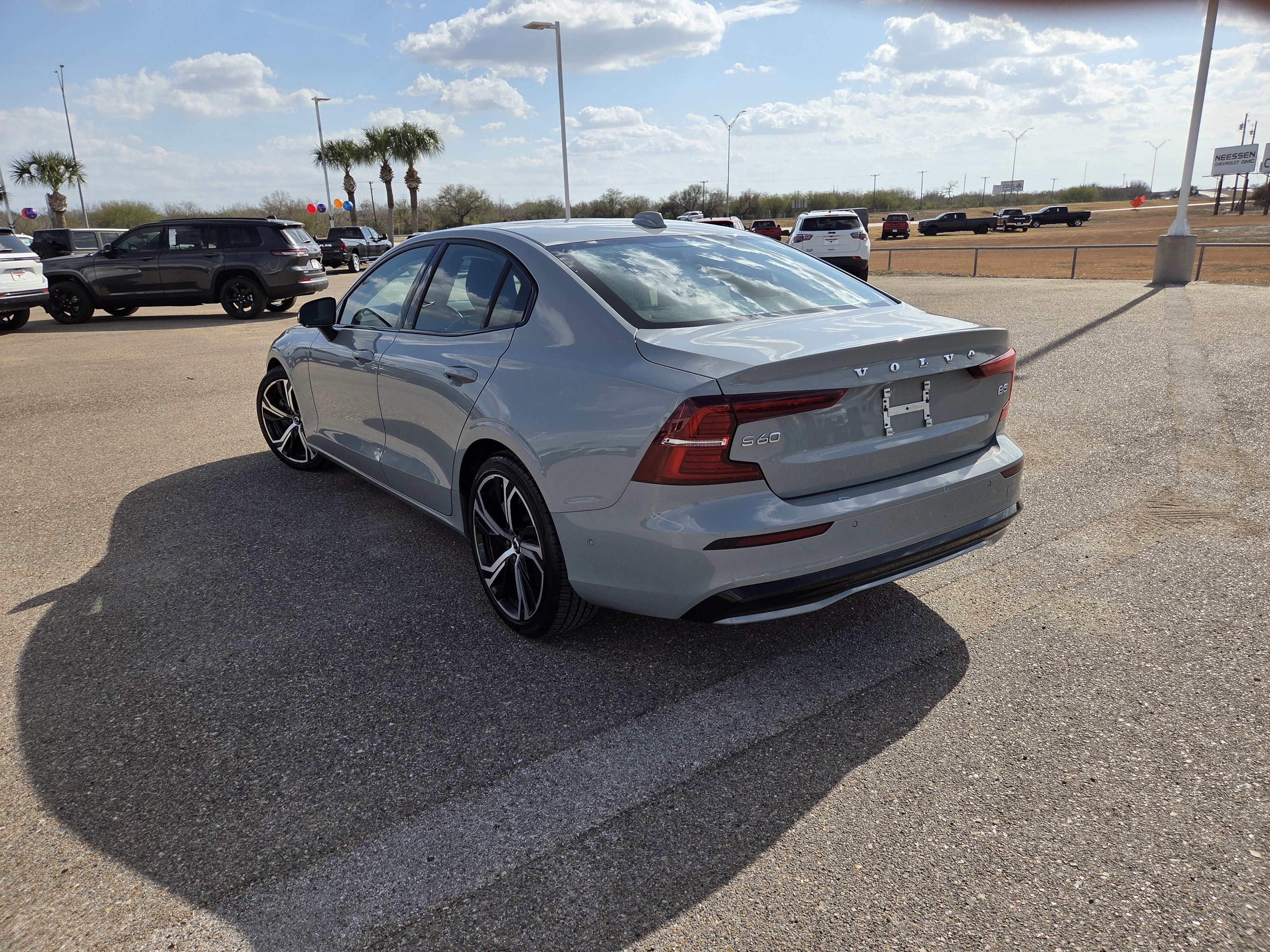 2024 Volvo S60 Plus Dark Theme